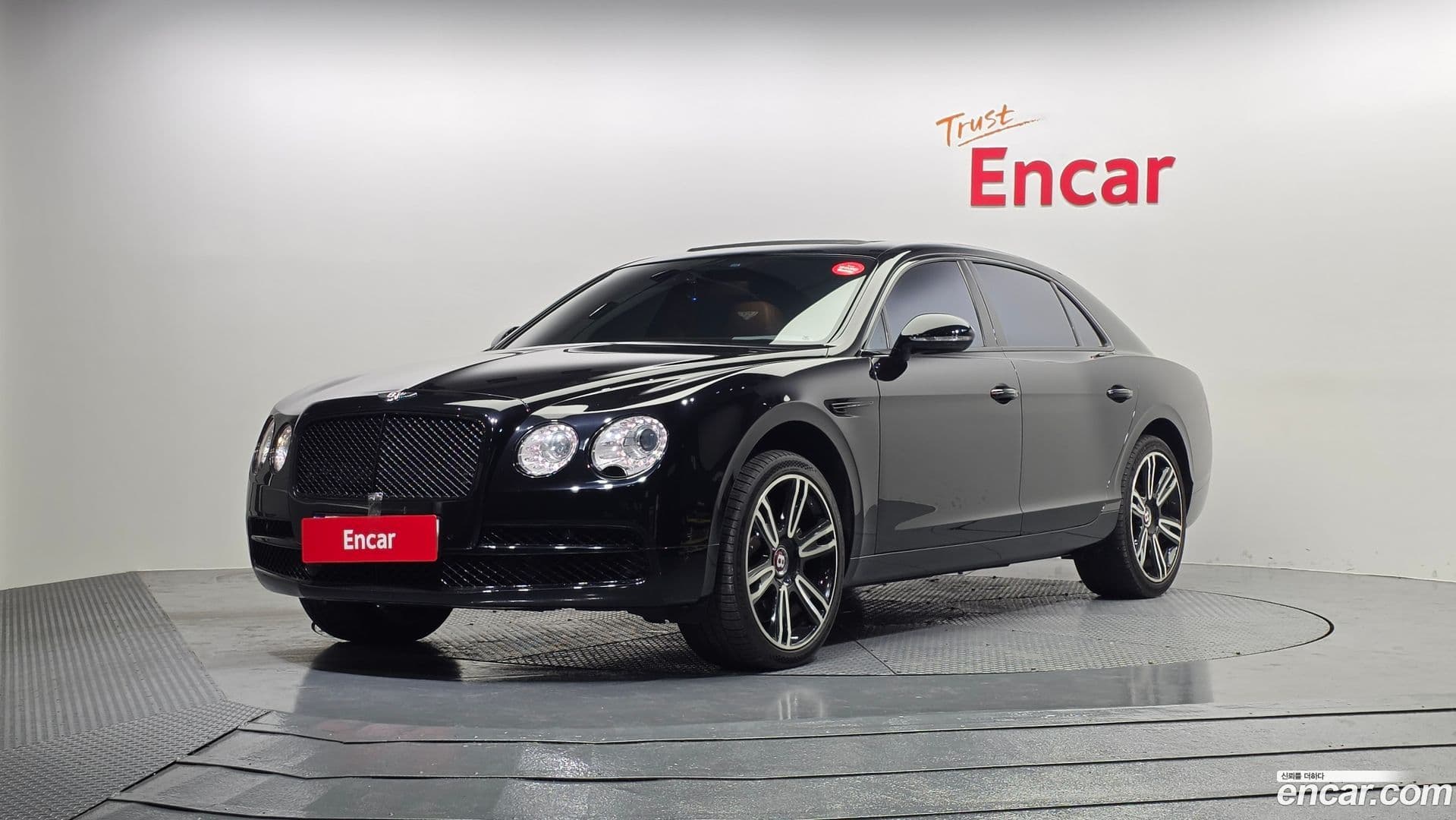Main__Slider__Photo:Flying Spur Bentley 2014.8-0