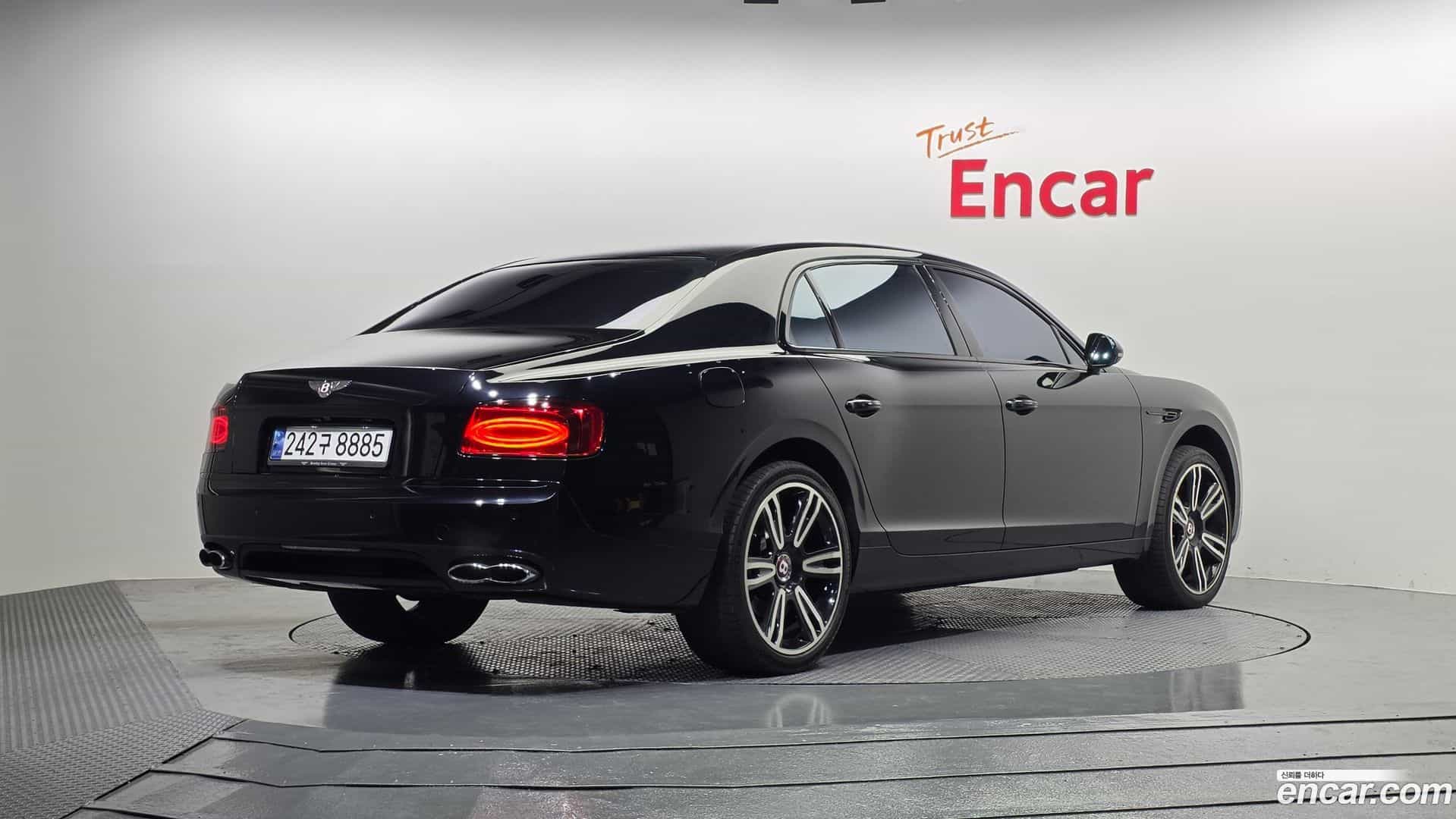 Flying Spur Bentley 2014.8-OUTER-002