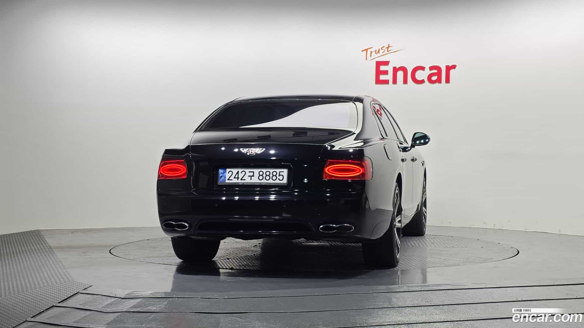 Flying Spur Bentley 2014.8-OUTER-004