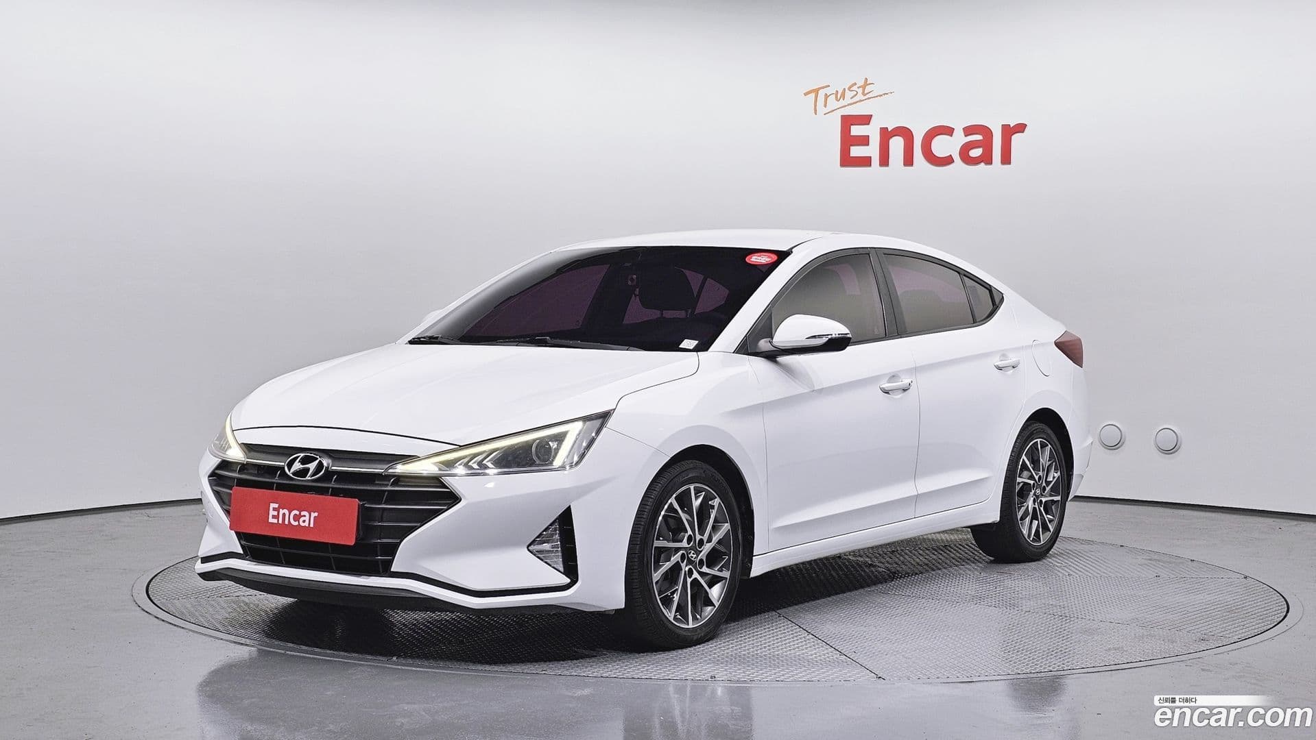 Main__Slider__Photo:AVANTE Hyundai 2019.2-0