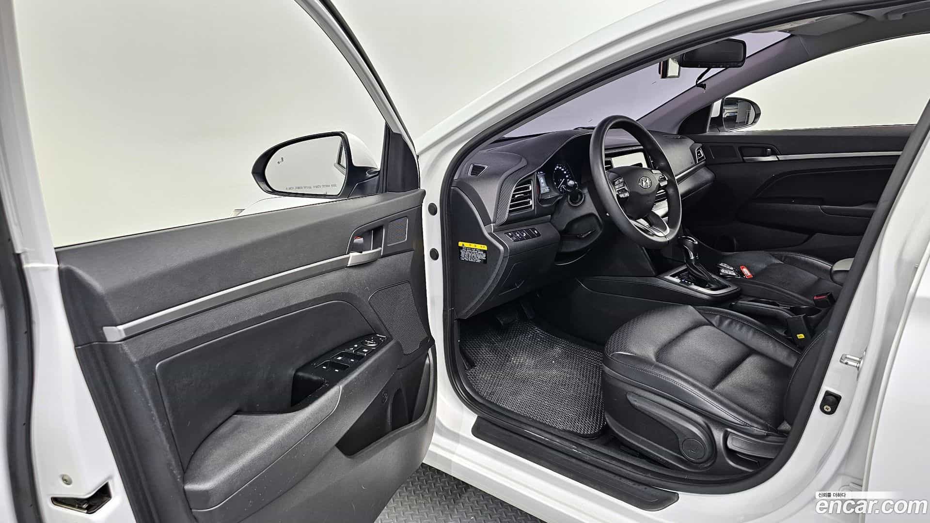 AVANTE Hyundai 2019.2-INNER-010