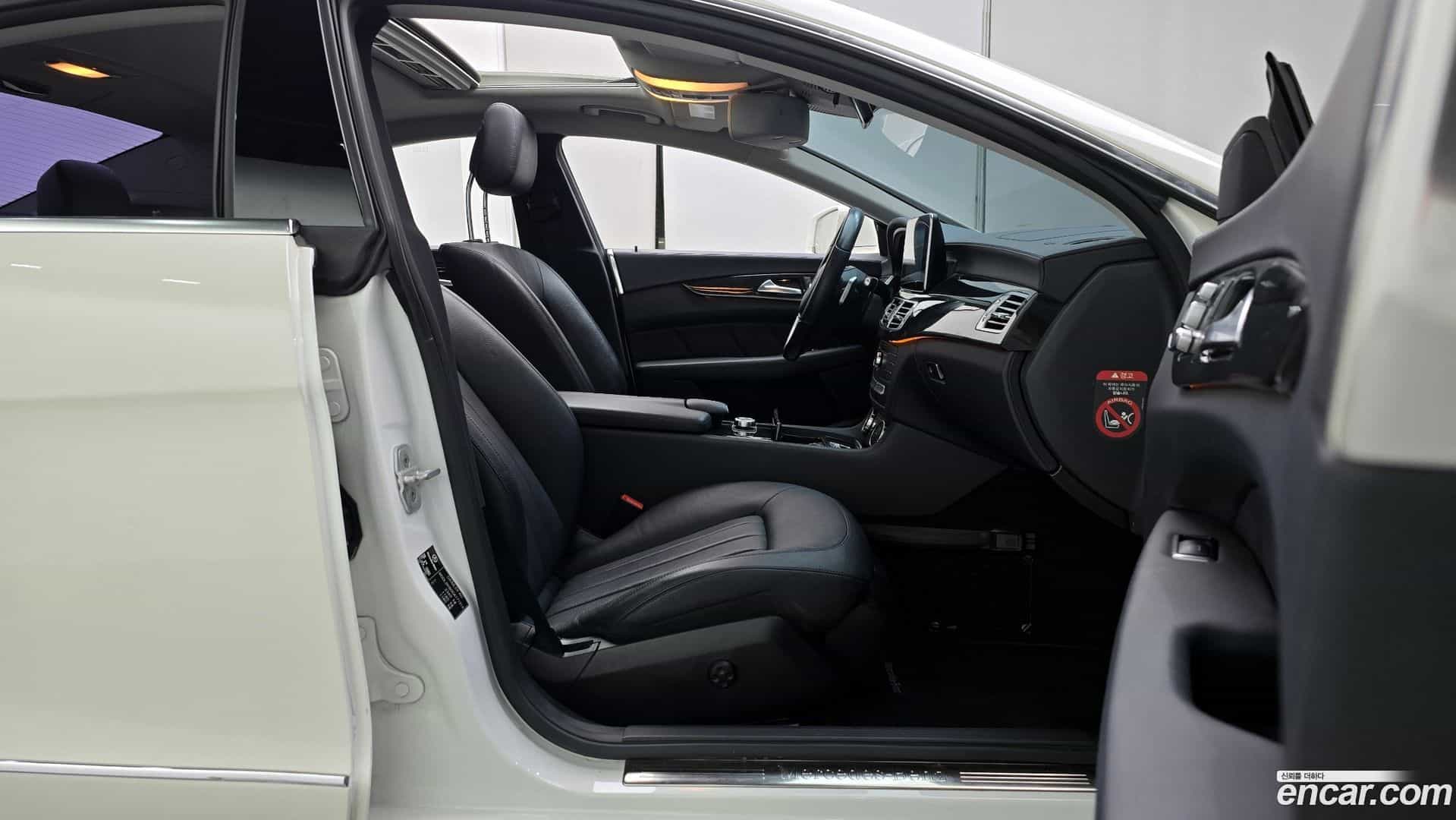 CLS-Class Mercedes-Benz 2016.0-INNER-010