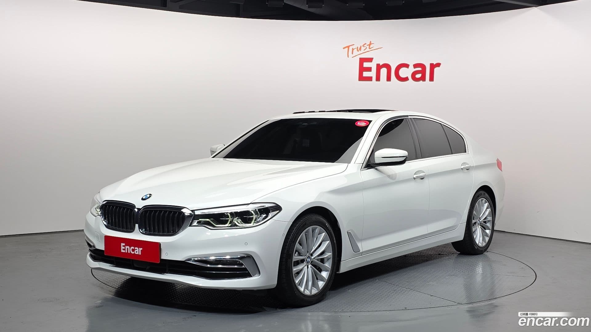 Main__Slider__Photo:5-Series BMW 2018.4-0