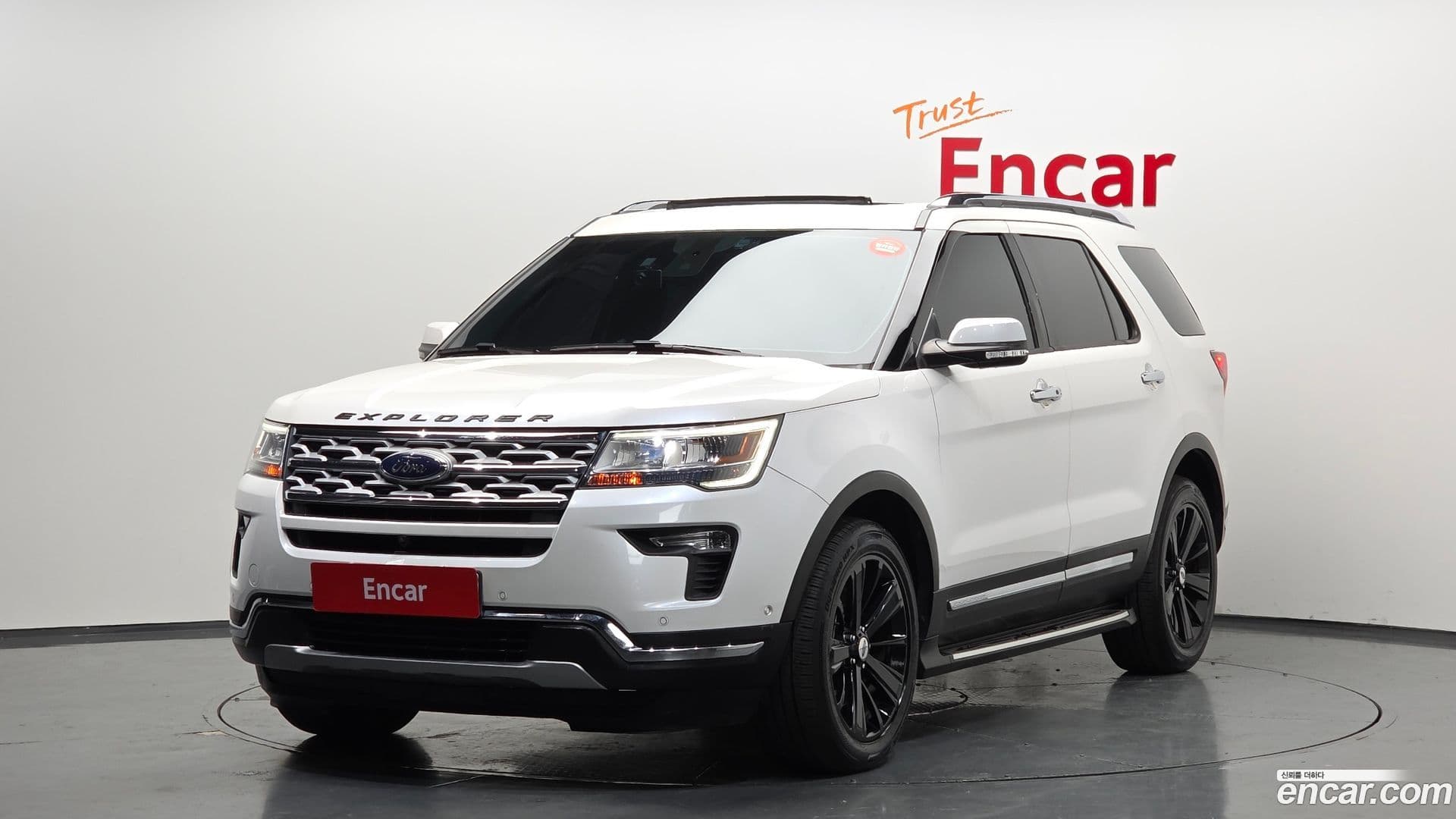 Main__Slider__Photo:Explorer Ford 2019.1-0