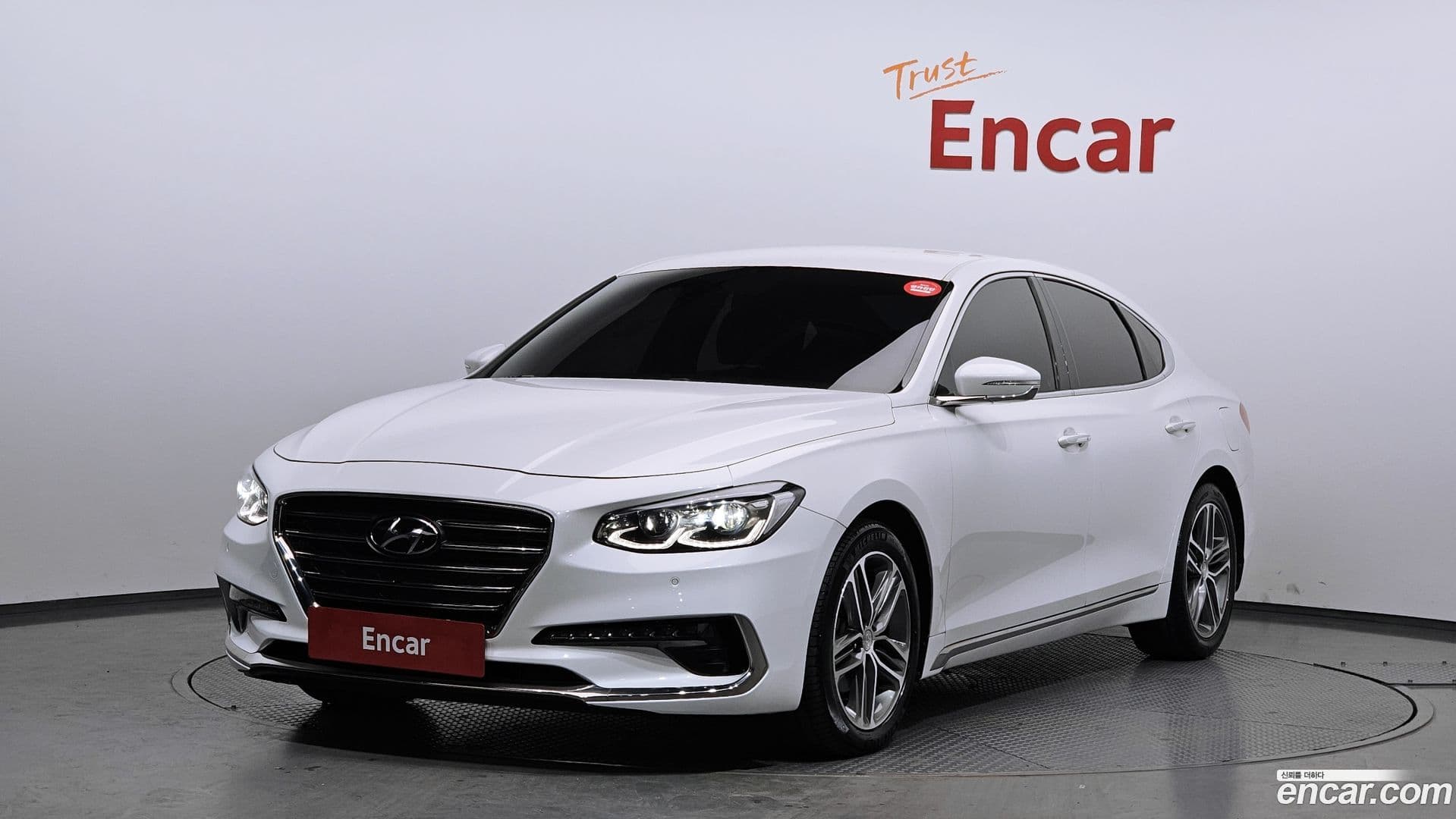 Main__Slider__Photo:Grandeur Hyundai 2018.8-0