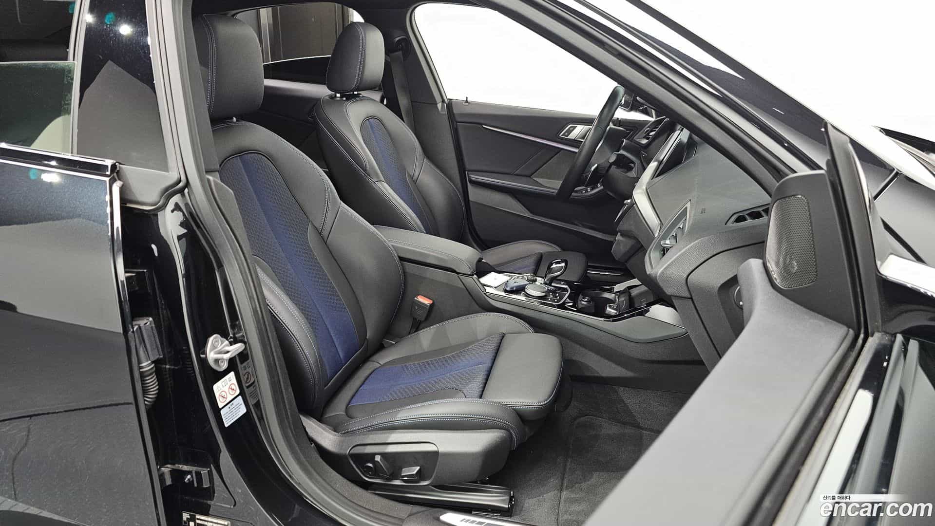 2-Series BMW 2023.4-INNER-010
