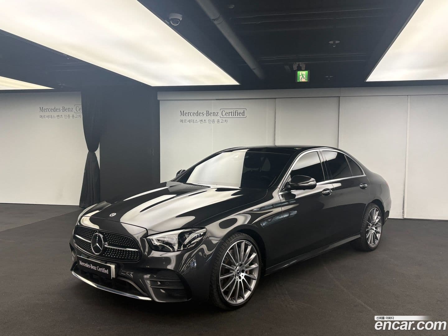 Main__Slider__Photo:E-Class Mercedes-Benz 2022.3-0