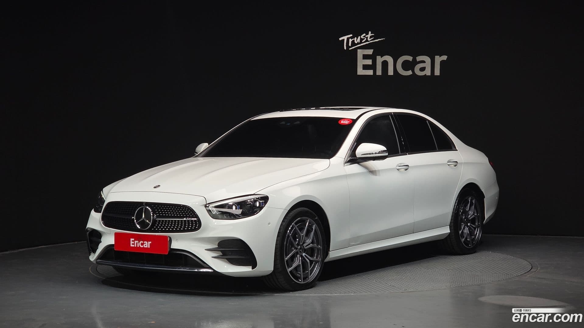 Main__Slider__Photo:E-Class Mercedes-Benz 2023.11-0