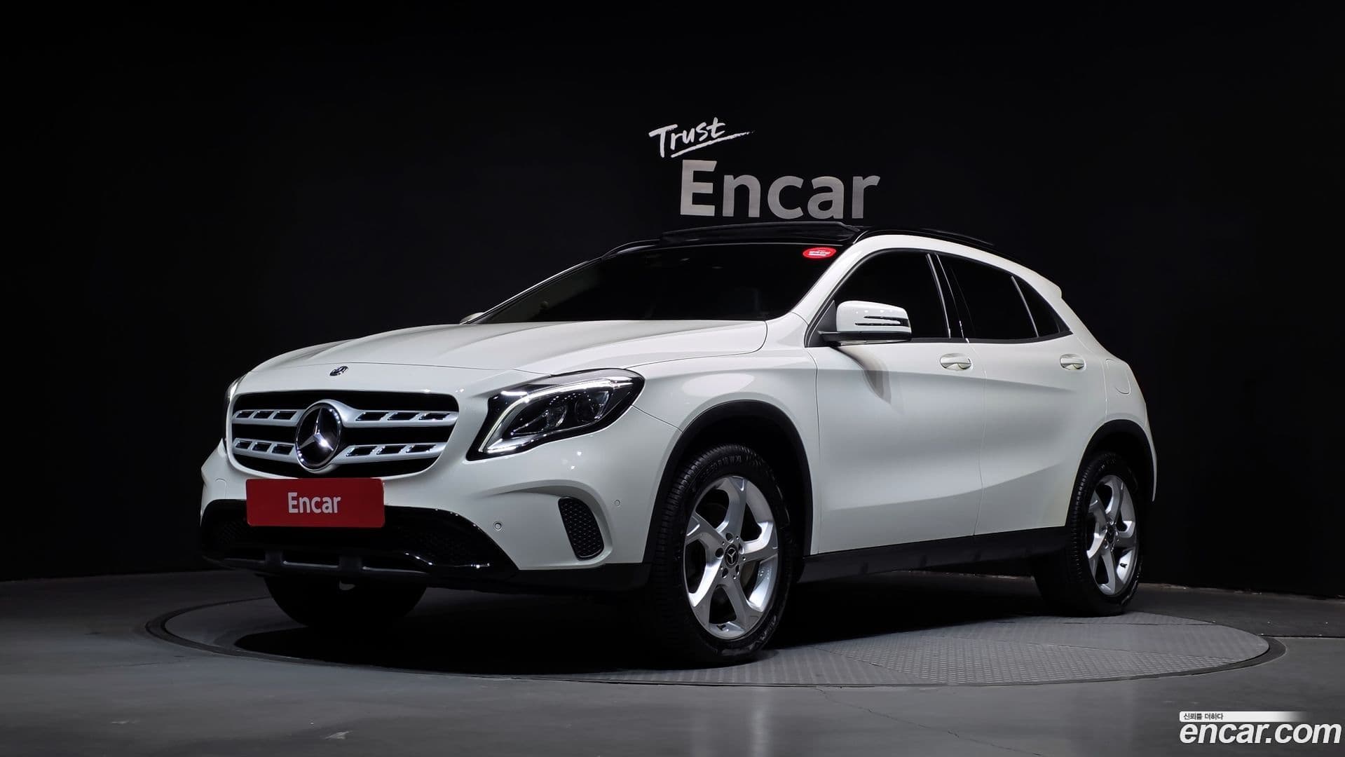 Main__Slider__Photo:GLA-Class Mercedes-Benz 2018.1-0