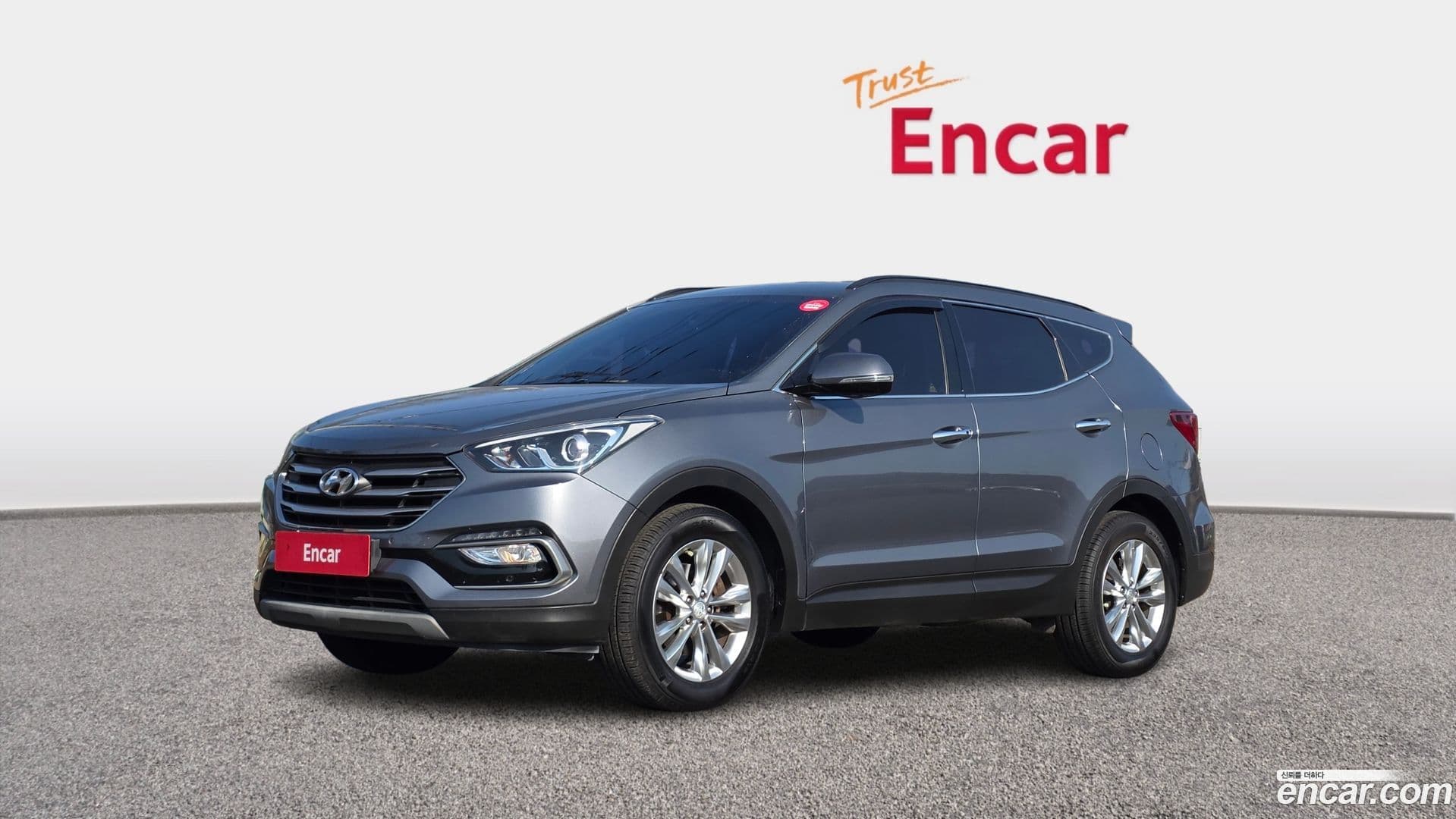 Main__Slider__Photo:Santafe Hyundai 2017.4-0