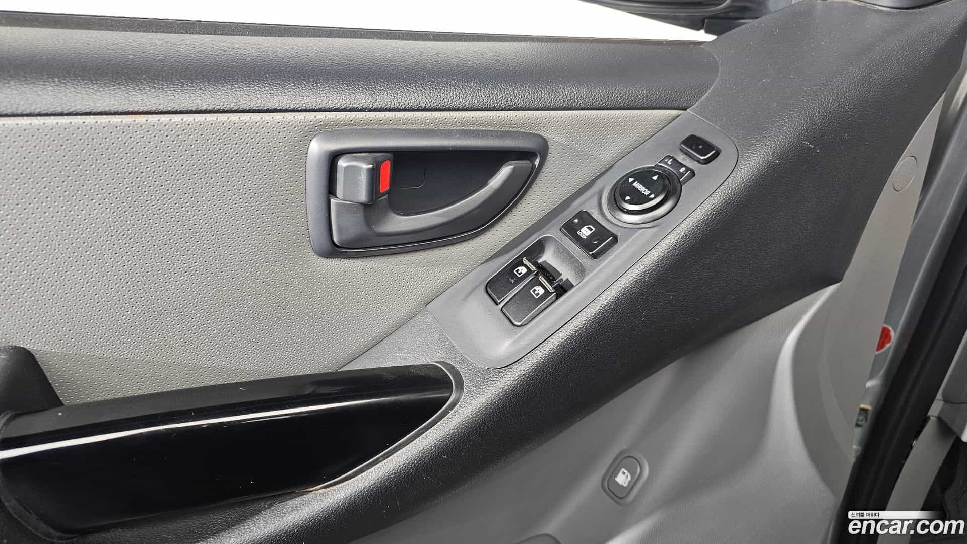 Starex Hyundai 2016.0-OPTION-021