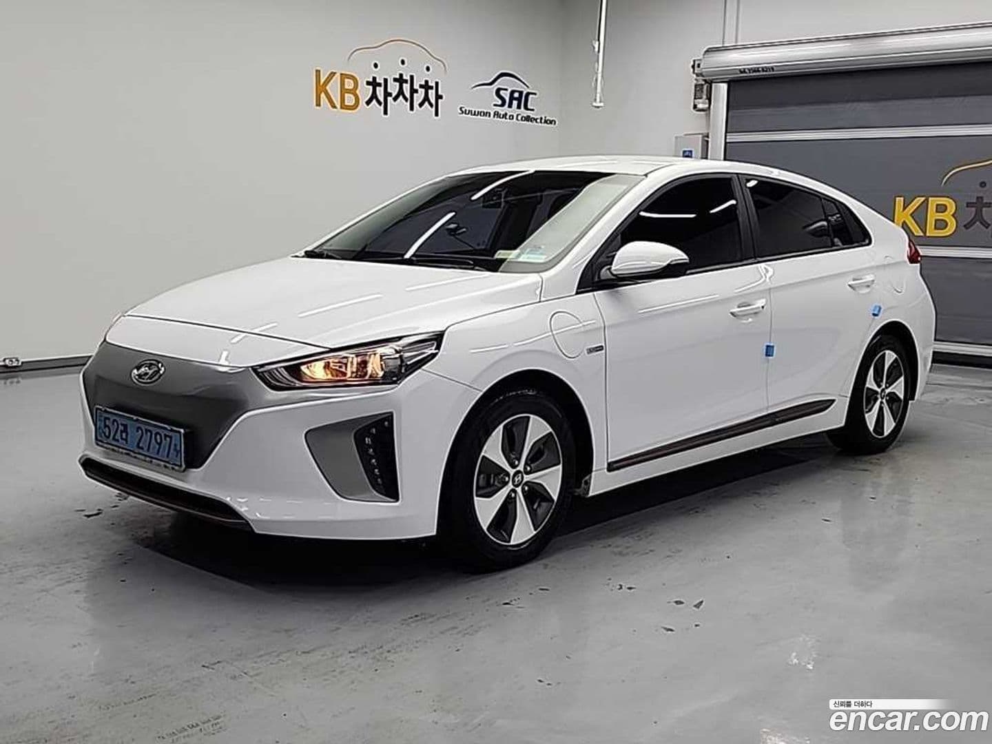 Main__Slider__Photo:Ioniq Hyundai 2017.0-0