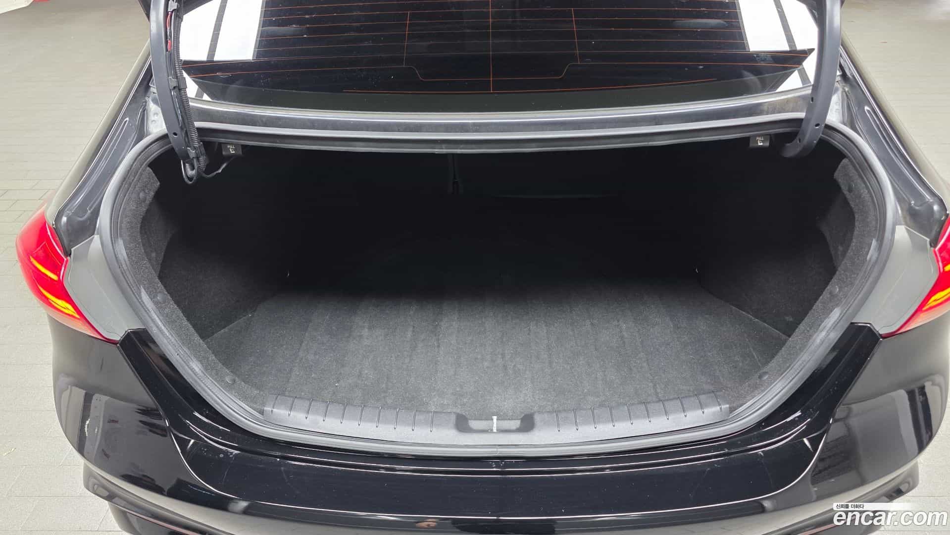 AVANTE Hyundai 2018.6-OPTION-024