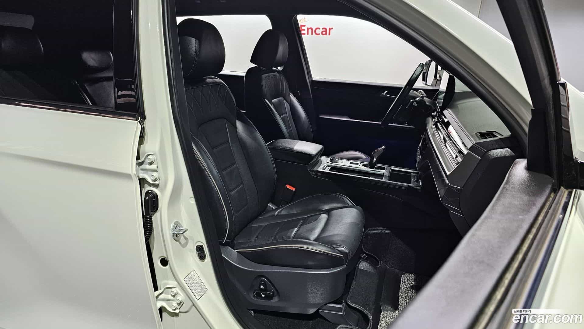 Rexton KG Mobility 2023.8-INNER-010