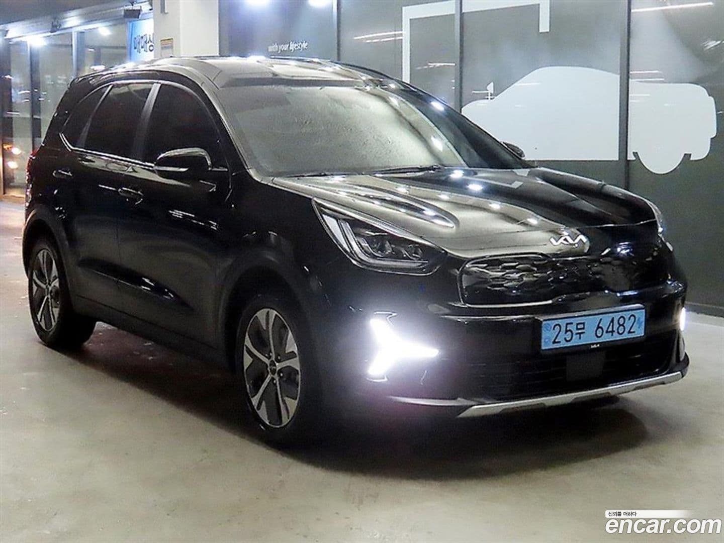 Main__Slider__Photo:Niro Kia 2023.6-0