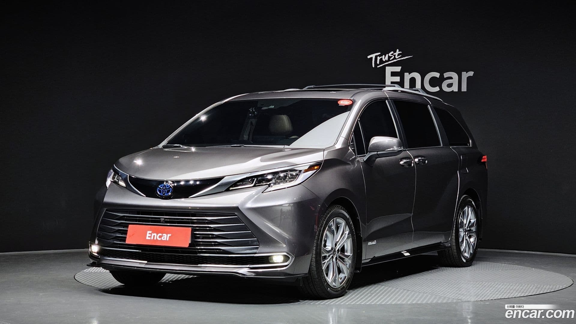 Main__Slider__Photo:Sienna Toyota 2021.10-0