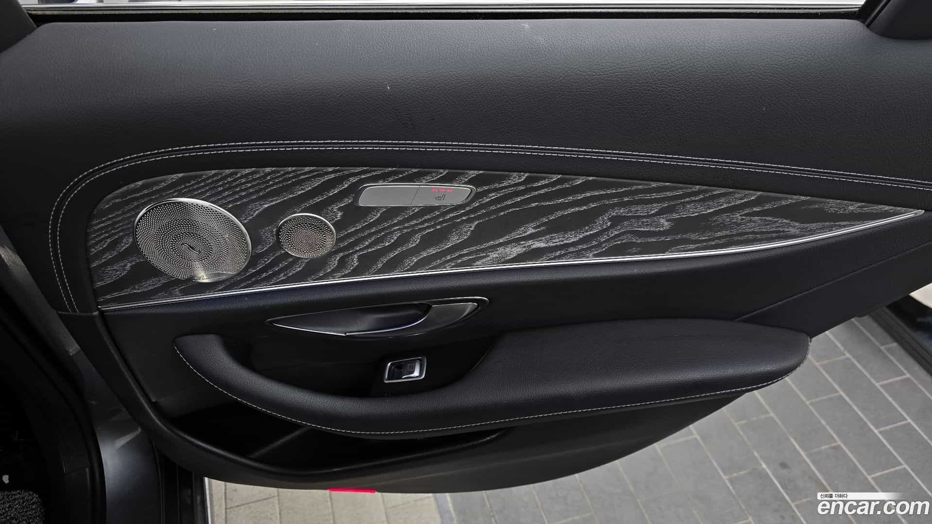E-Class Mercedes-Benz 2022.11-OPTION-023