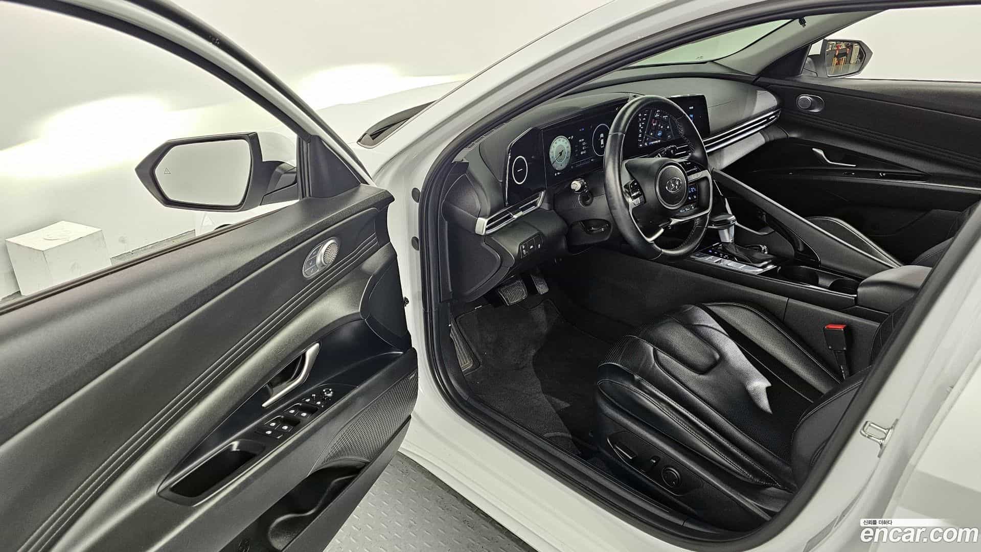 AVANTE Hyundai 2021.11-INNER-010