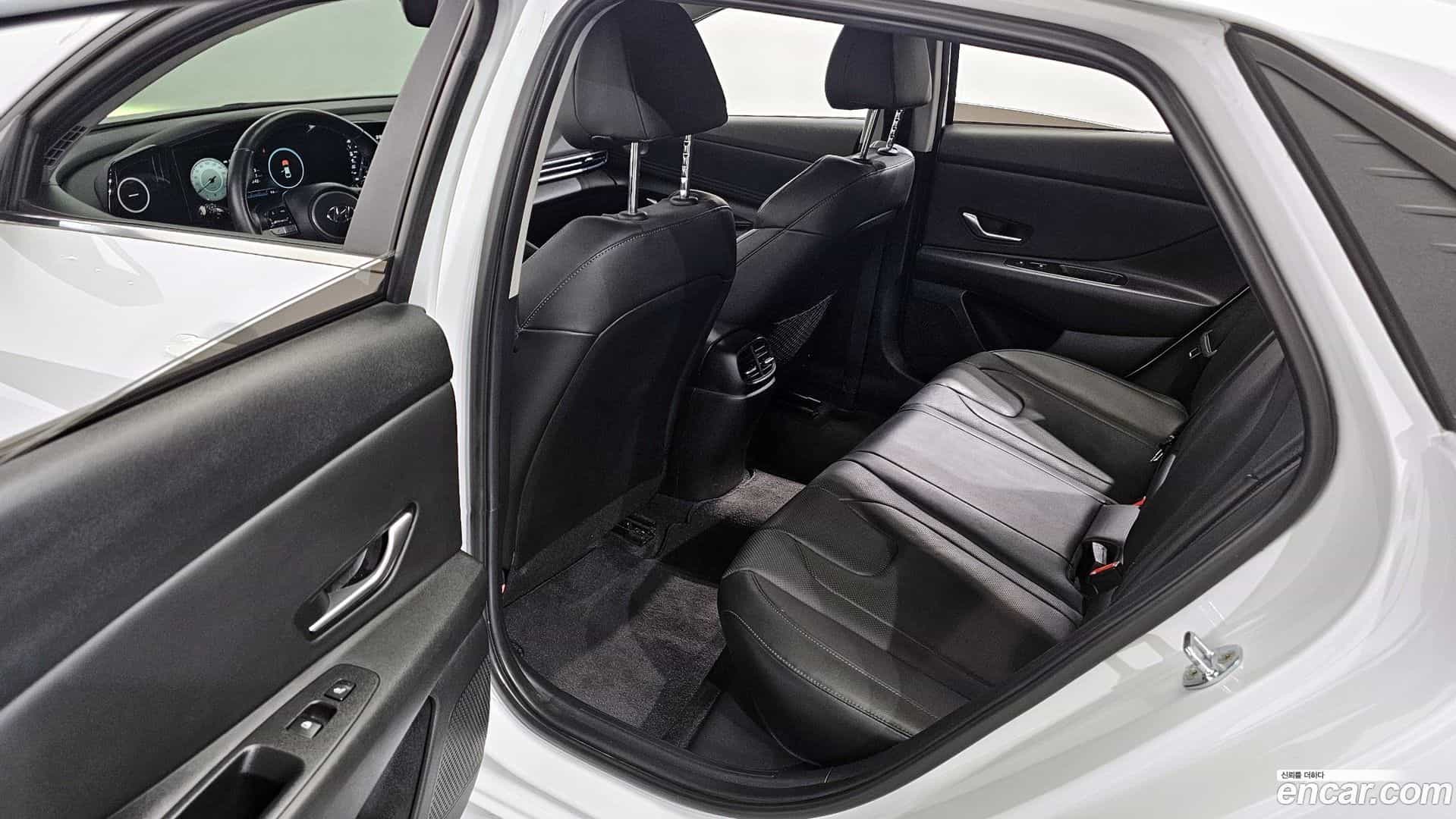 AVANTE Hyundai 2021.11-OPTION-015