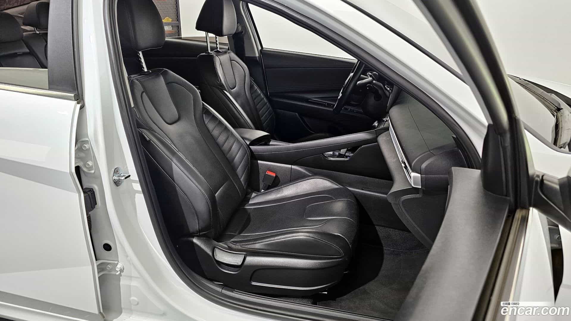 AVANTE Hyundai 2021.11-OPTION-016