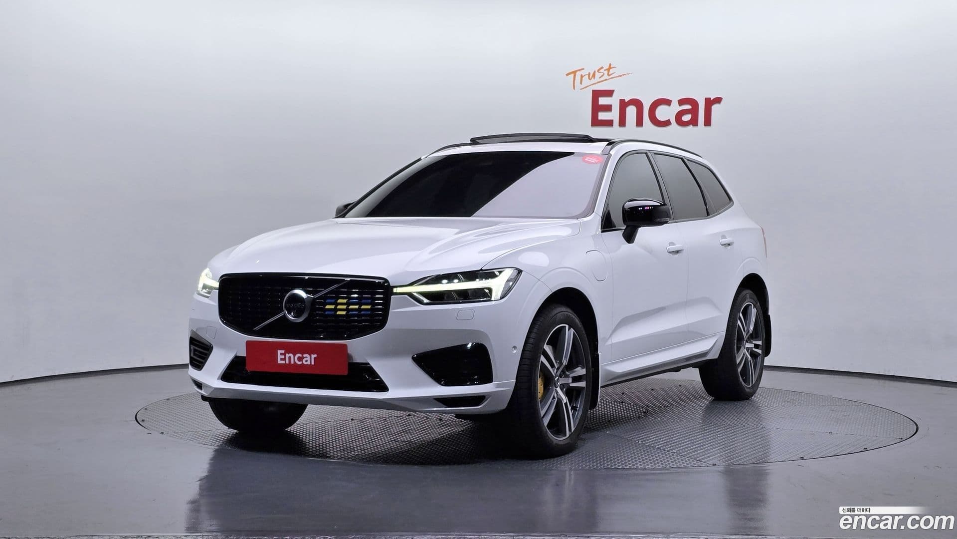 Main__Slider__Photo:XC60 Volvo 2021.0-0