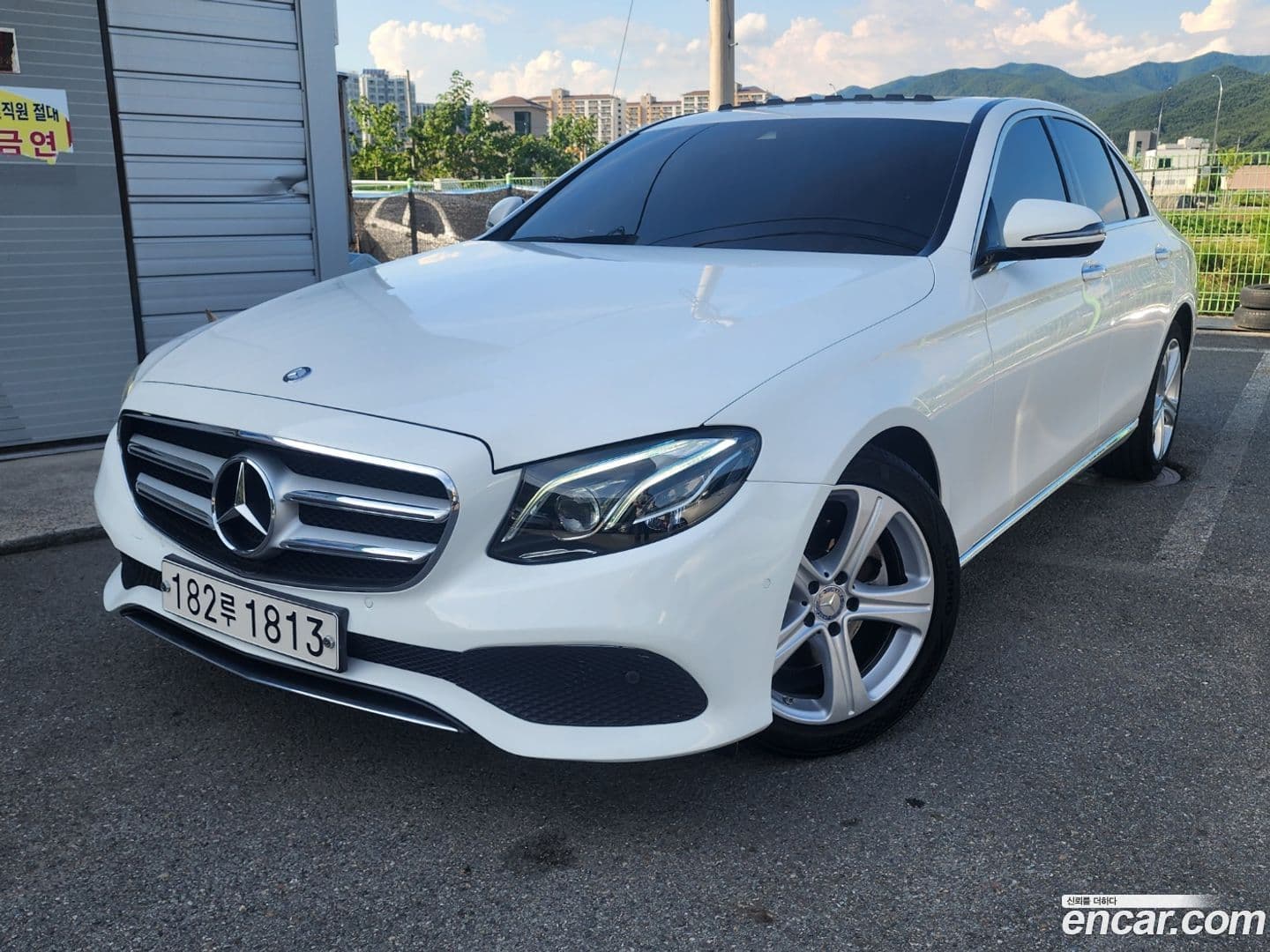 Main__Slider__Photo:E-Class Mercedes-Benz 2016.9-0