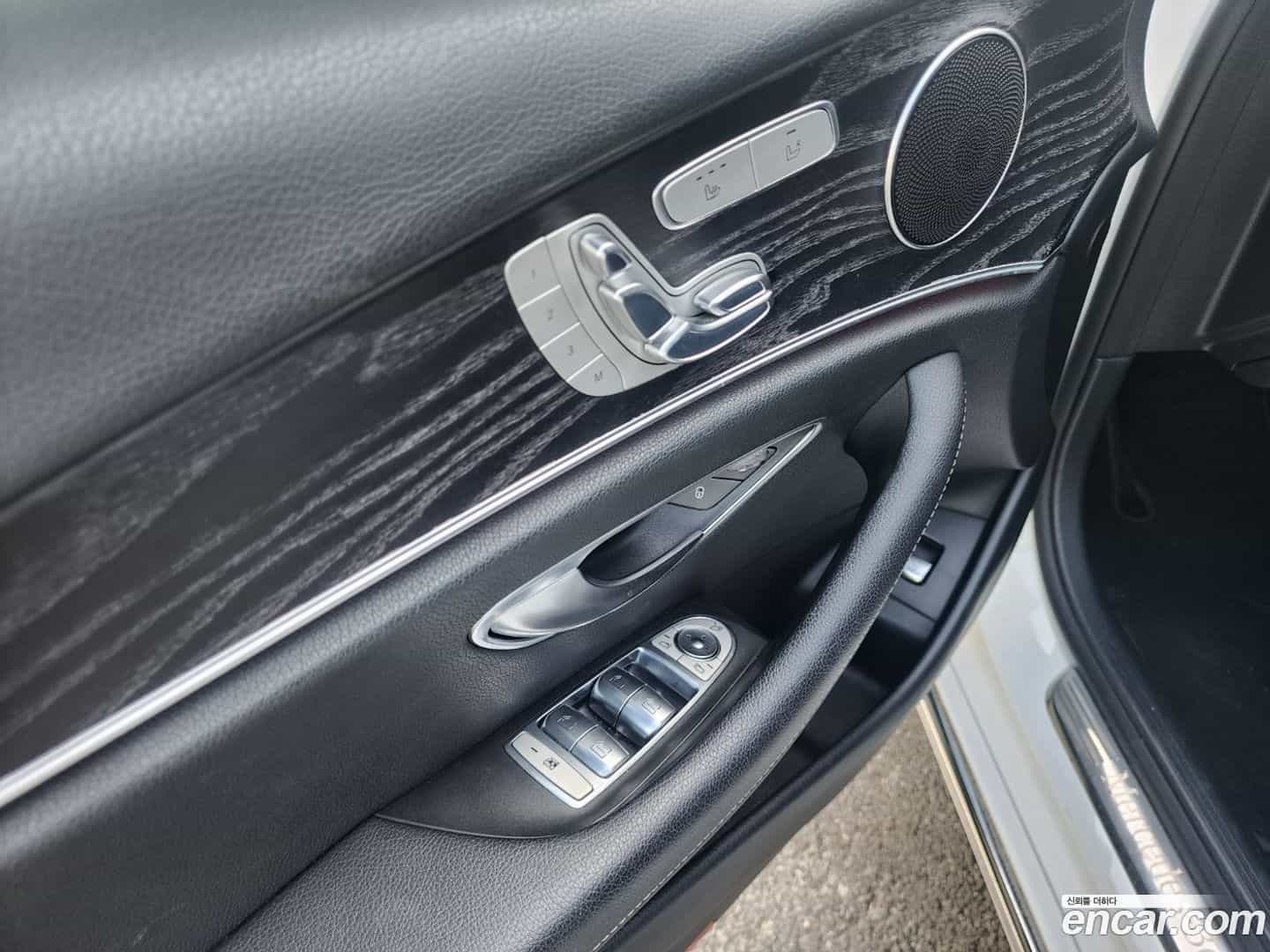 E-Class Mercedes-Benz 2016.9-OPTION-016