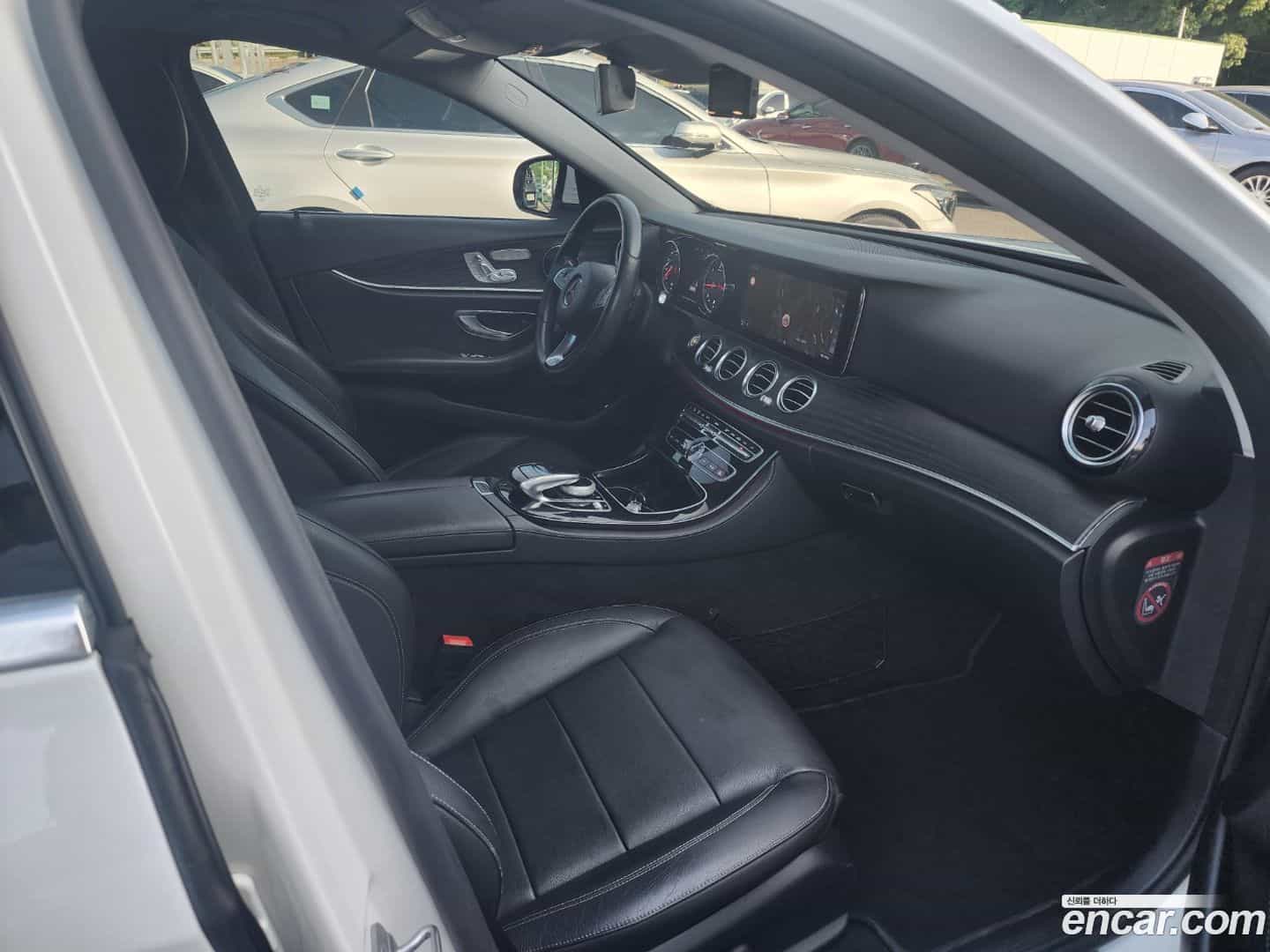 E-Class Mercedes-Benz 2016.9-OPTION-021