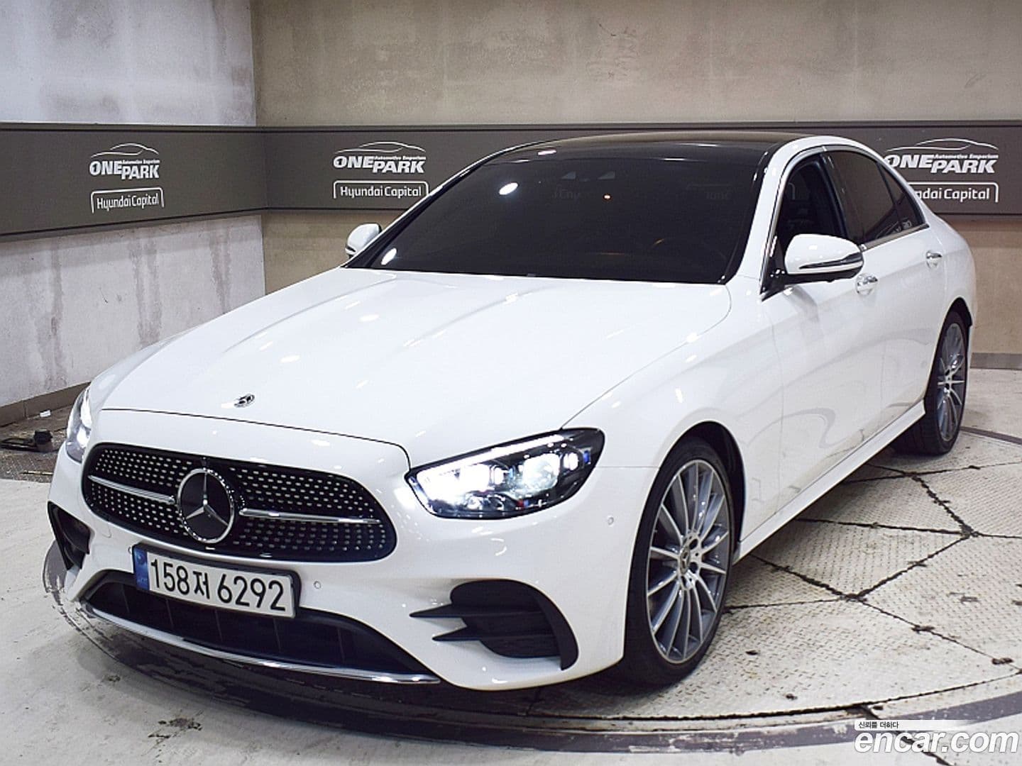 Main__Slider__Photo:E-Class Mercedes-Benz 2022.11-0