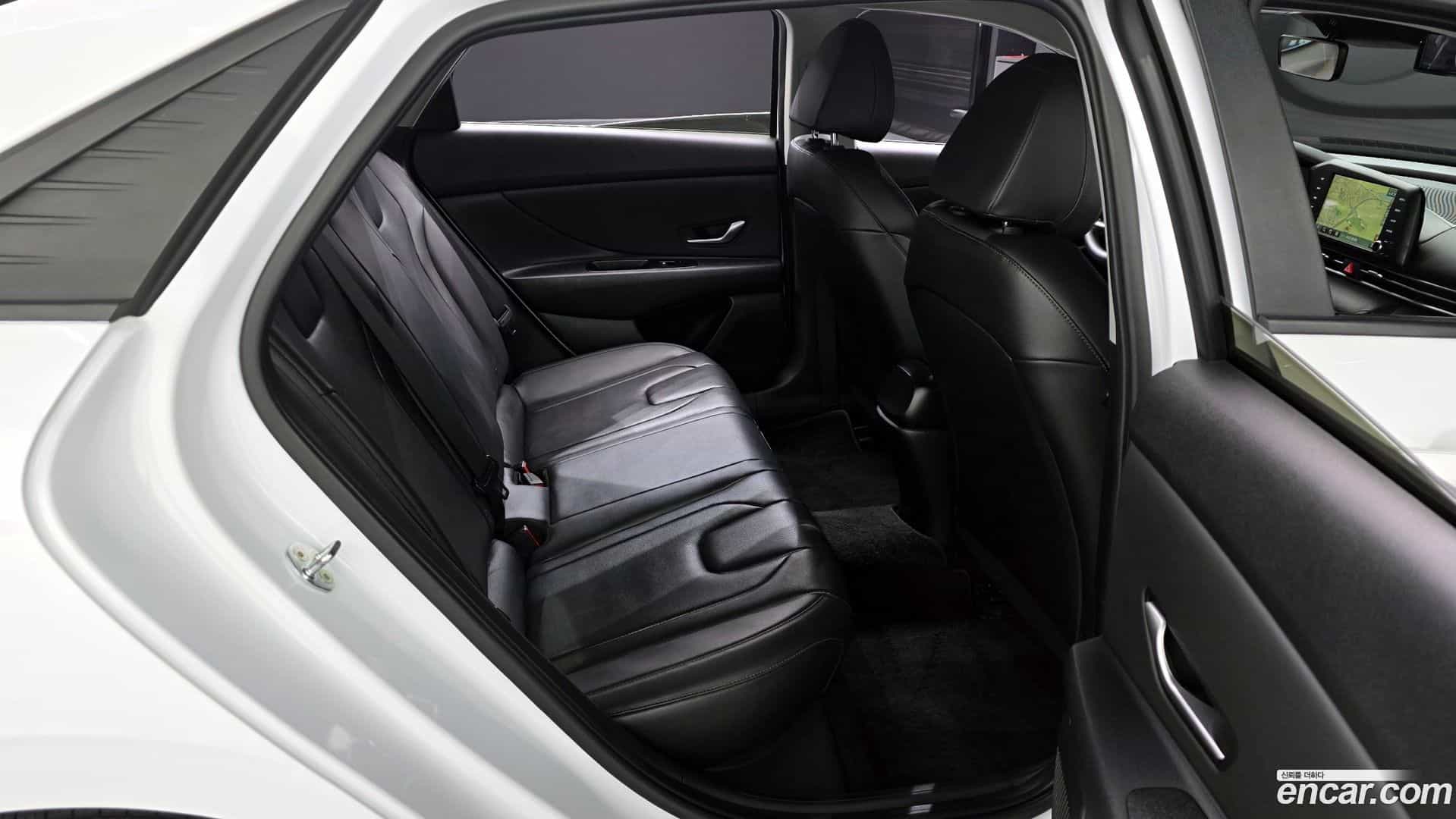 AVANTE Hyundai 2020.10-OPTION-024
