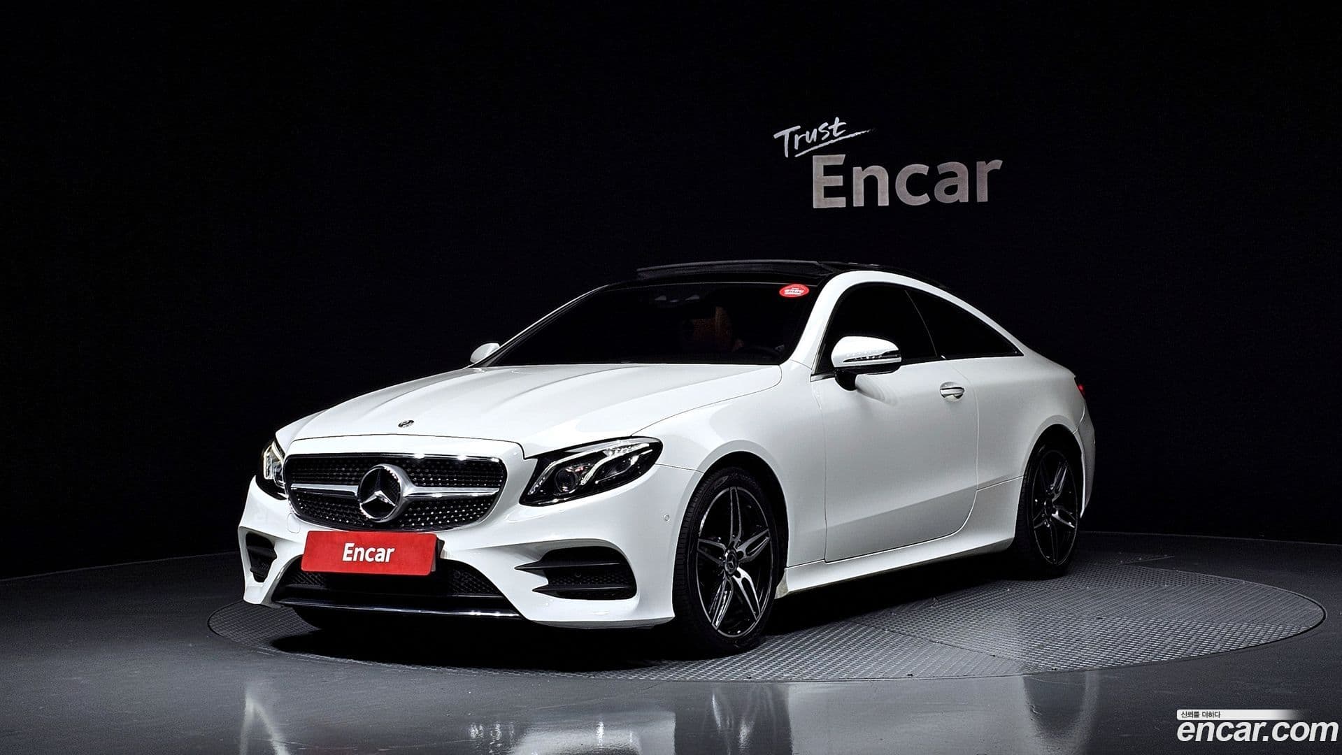 Main__Slider__Photo:E-Class Mercedes-Benz 2018.6-0
