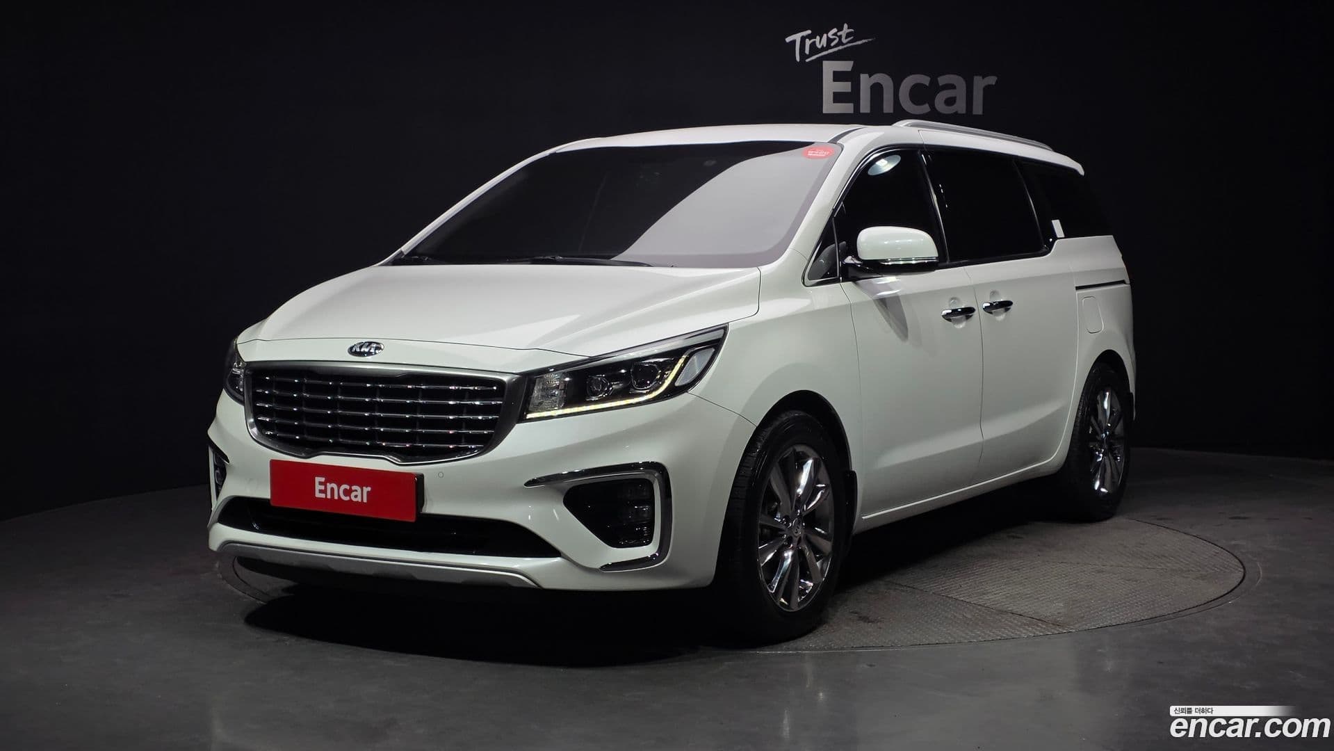 Main__Slider__Photo:Canival Kia 2019.8-0
