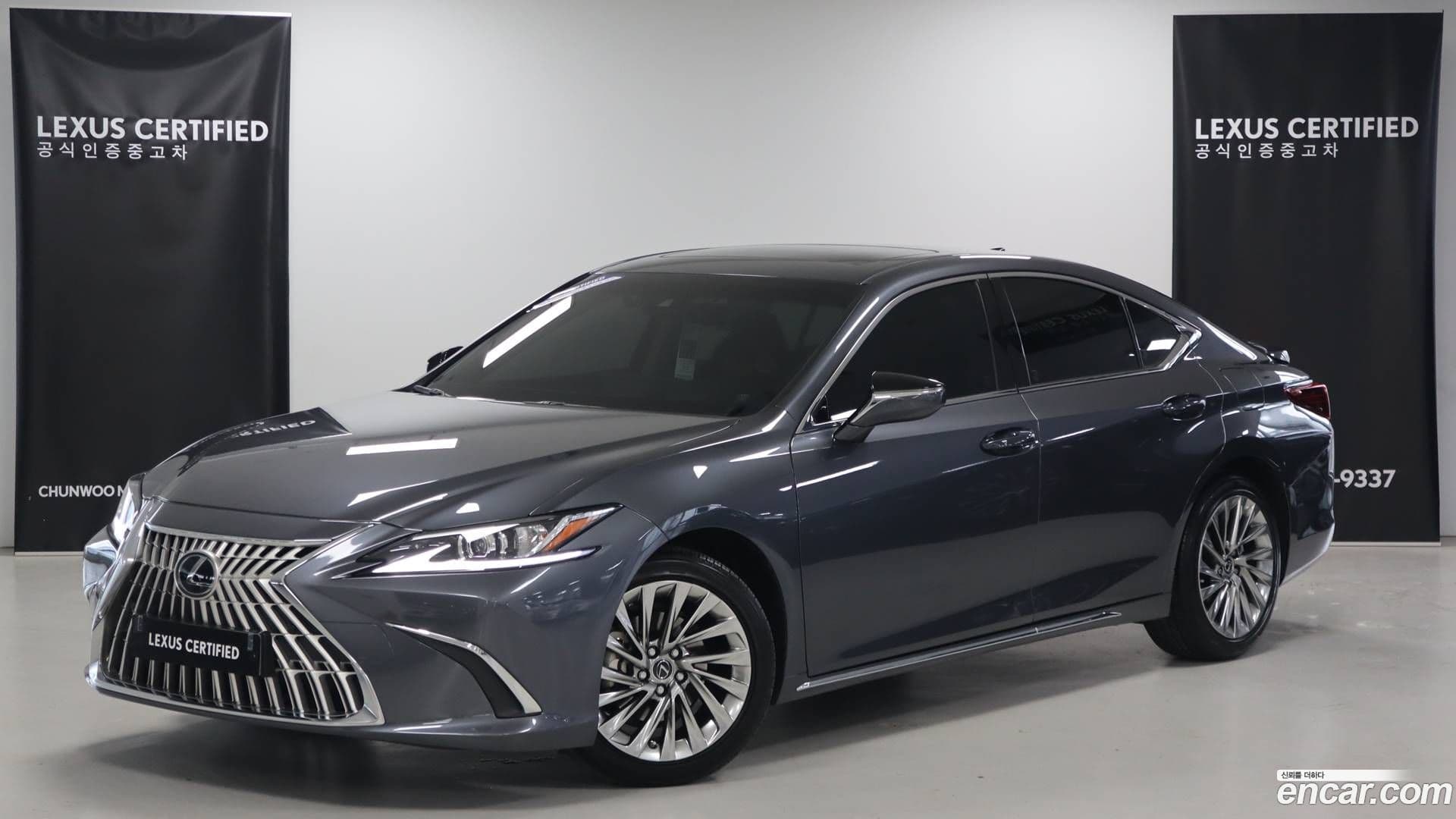 Main__Slider__Photo:ES Lexus 2025.3-0
