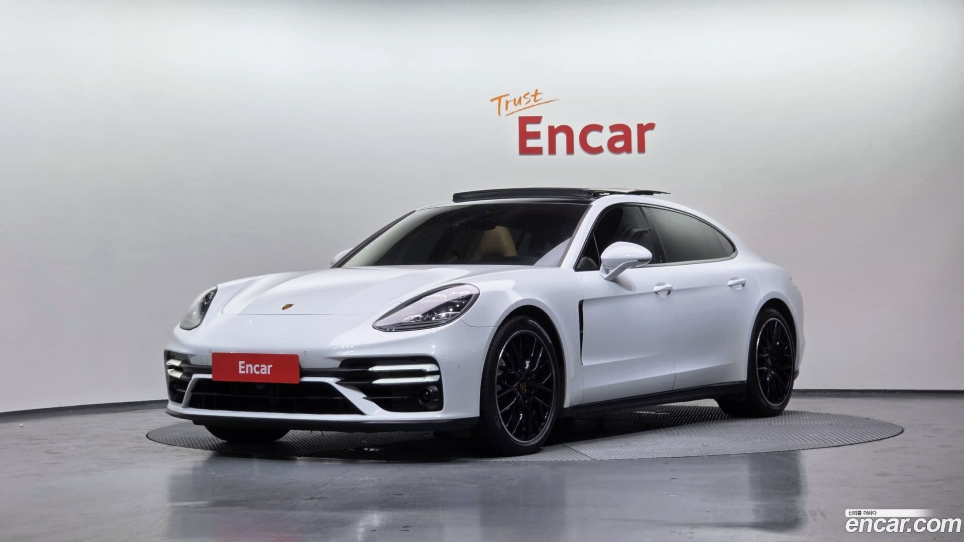 Main__Slider__Photo:Panamera Porsche 2021.10-0