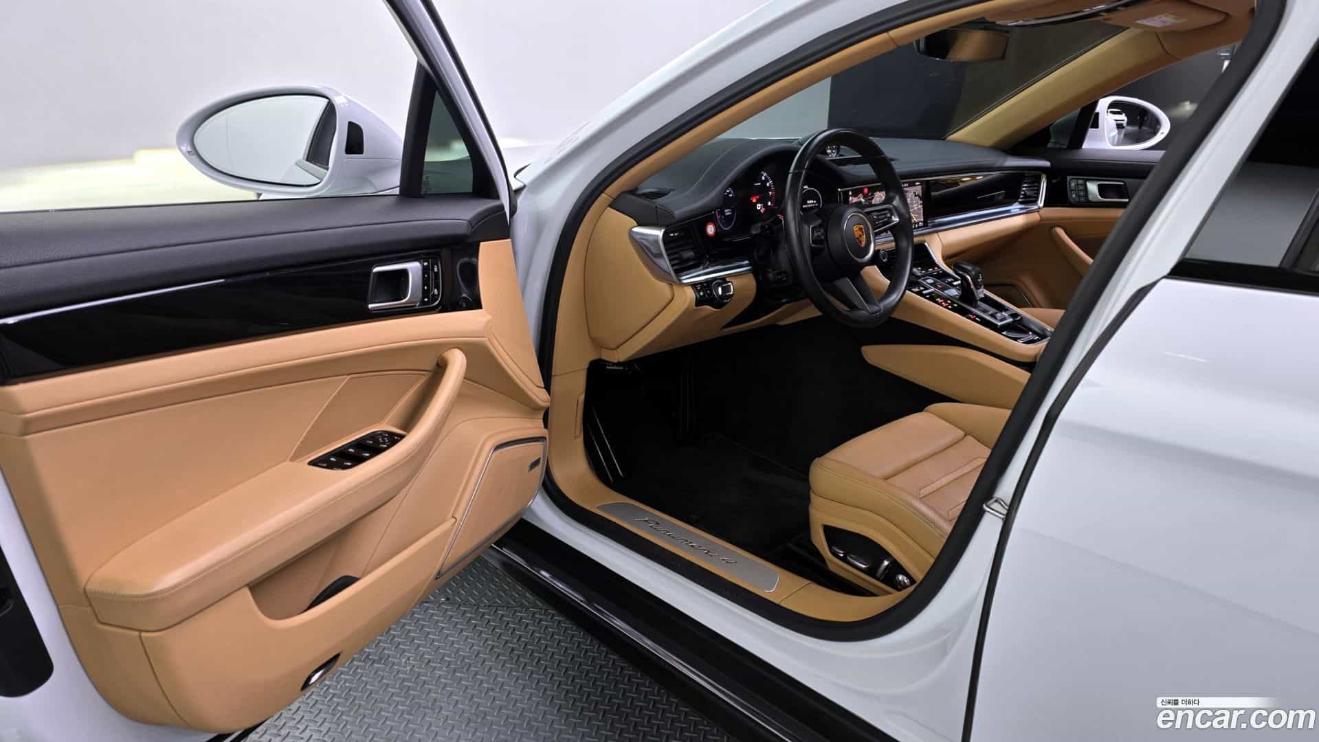 Panamera Porsche 2021.10-INNER-010
