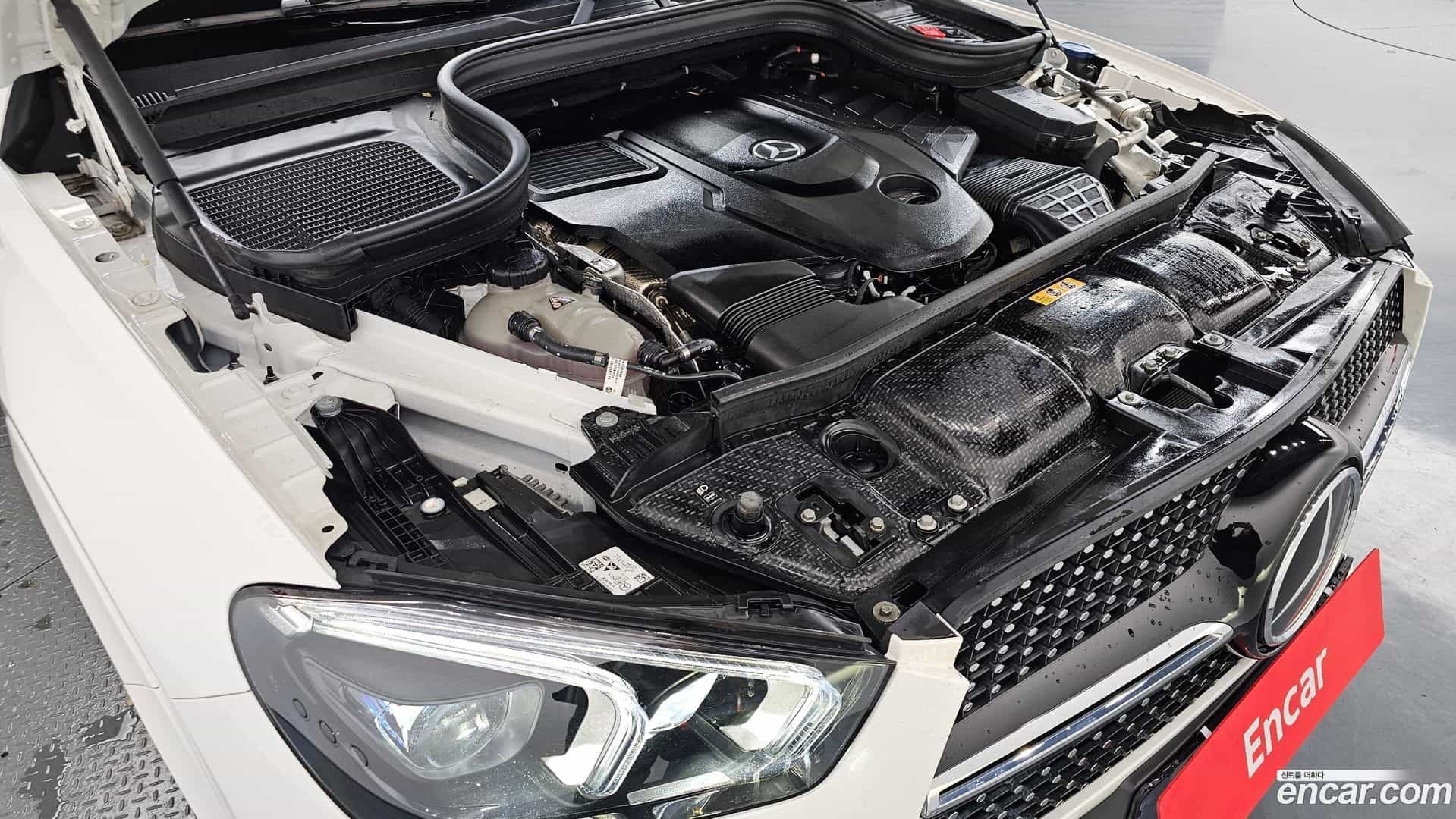 GLE-Class Mercedes-Benz 2022.10-INNER-006