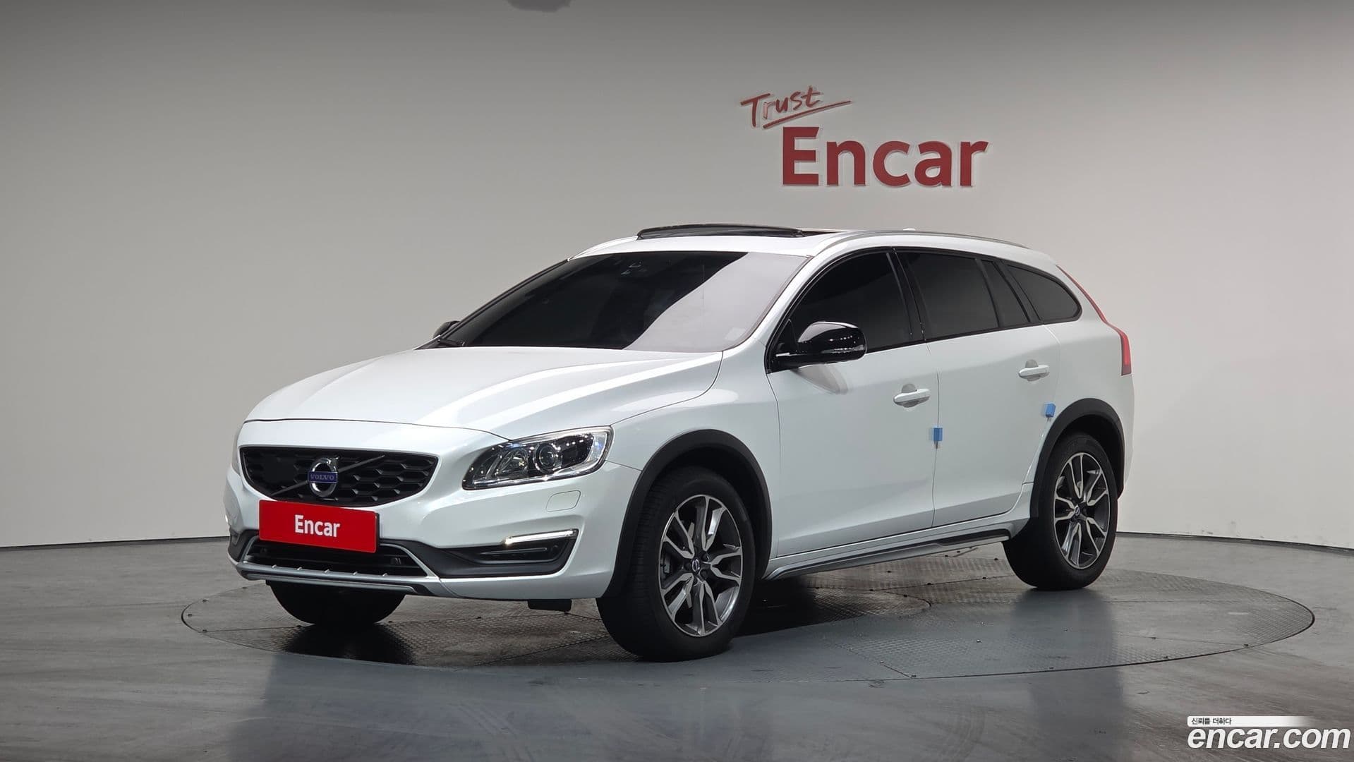 Main__Slider__Photo:V60 Volvo 2017.8-0