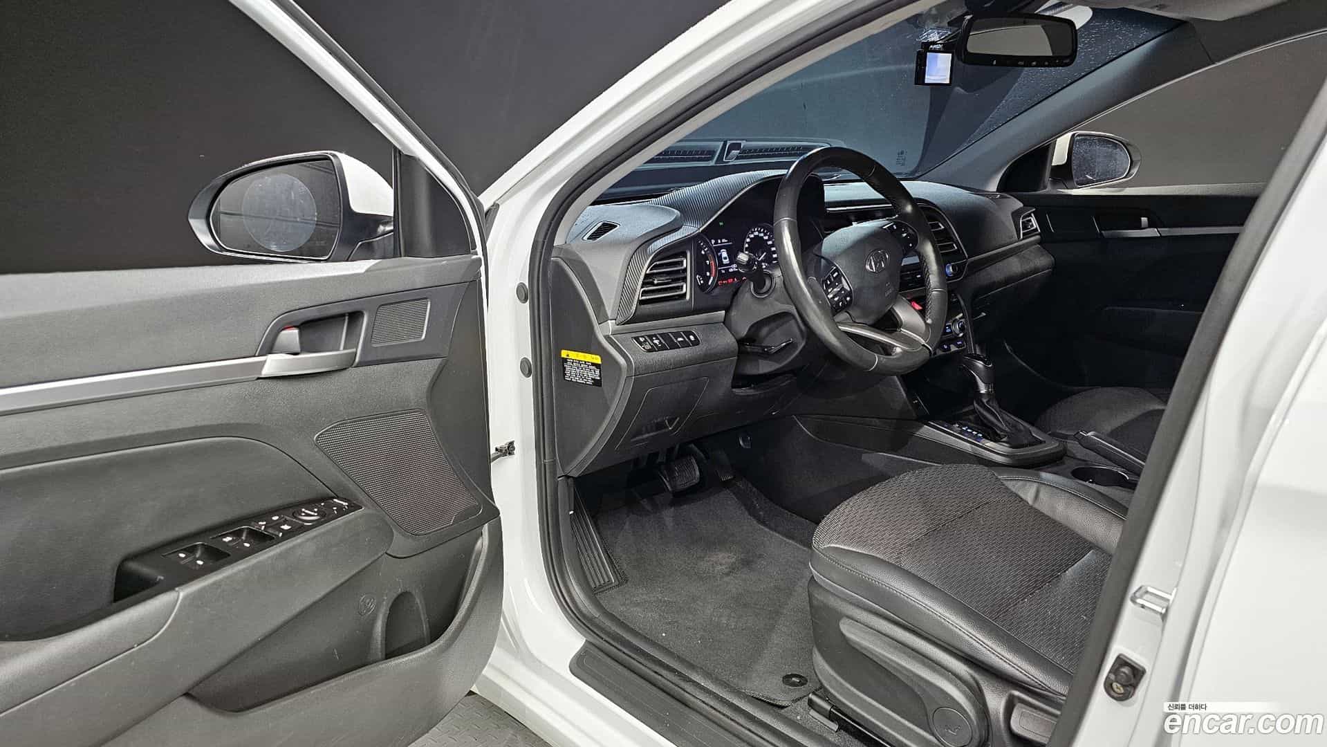 AVANTE Hyundai 2019.9-INNER-010