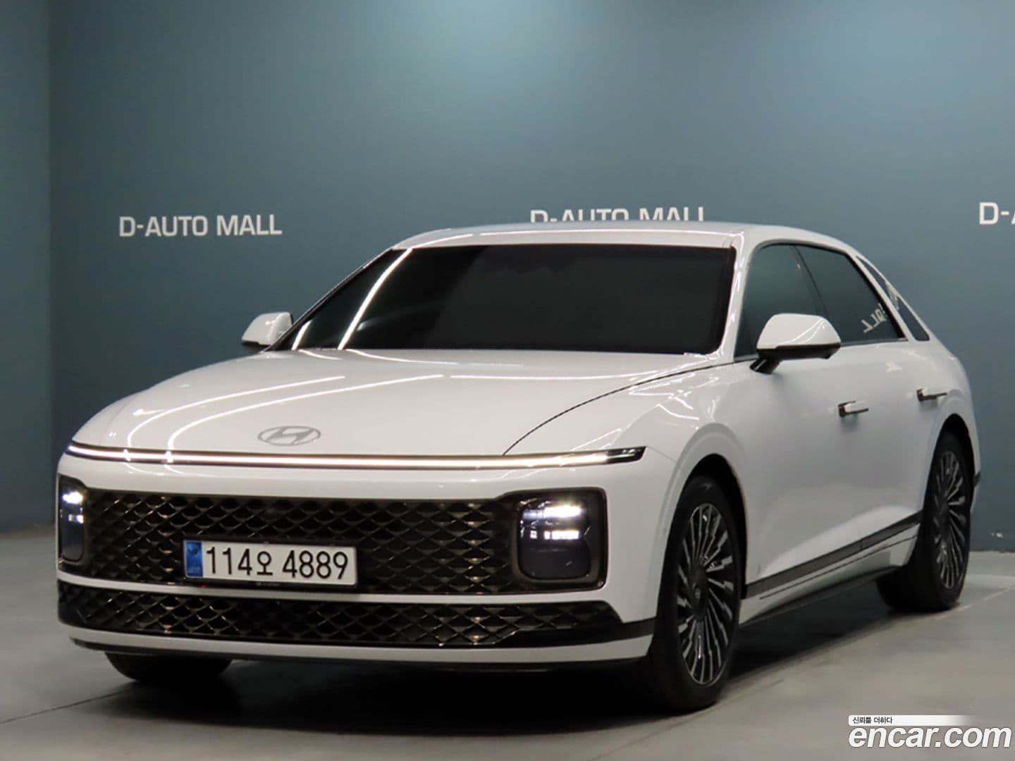 Main__Slider__Photo:Grandeur Hyundai 2024.9-0