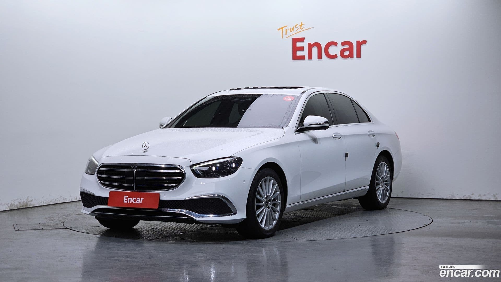 Main__Slider__Photo:E-Class Mercedes-Benz 2022.1-0