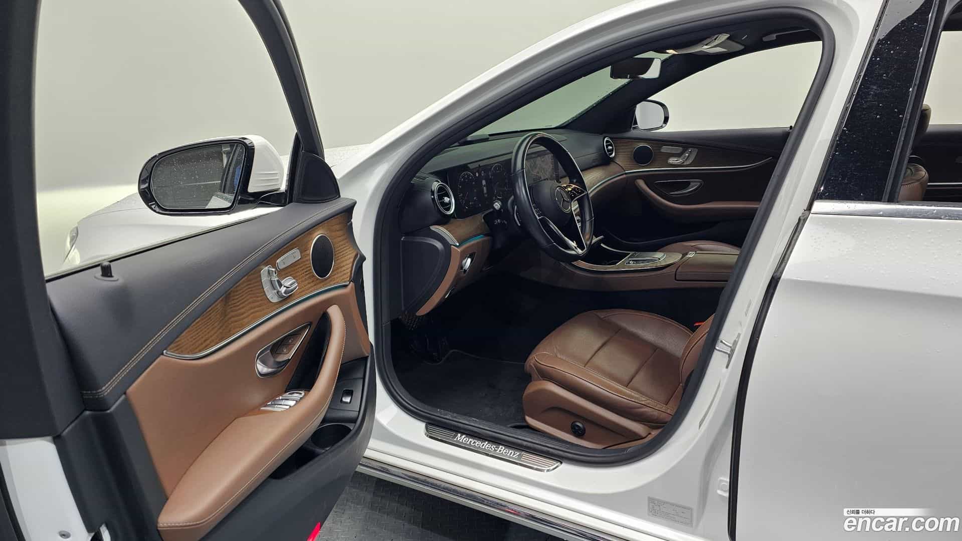E-Class Mercedes-Benz 2022.1-INNER-010