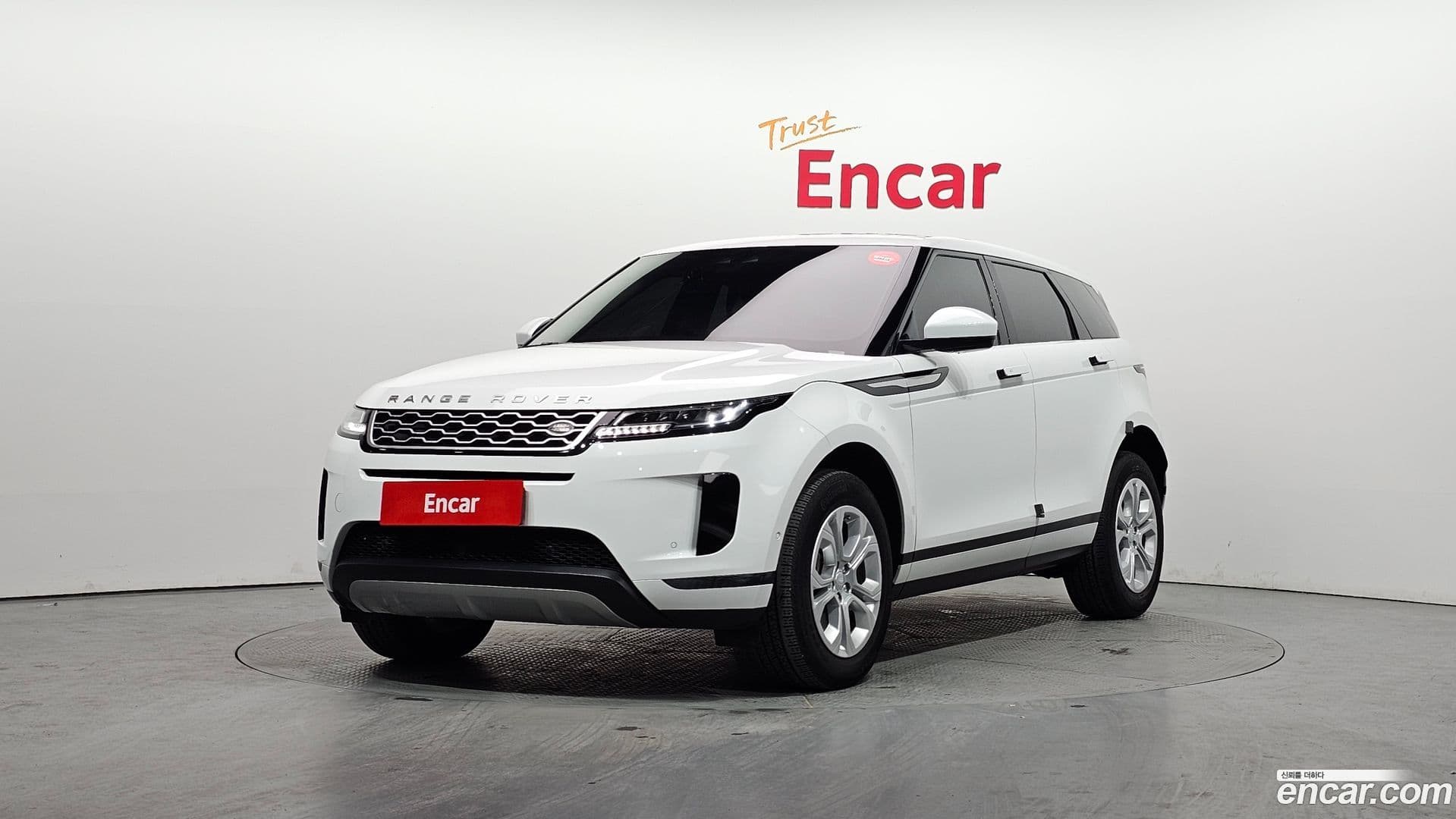 Main__Slider__Photo:Range Rover Evoque Land Rover 2019.8-0