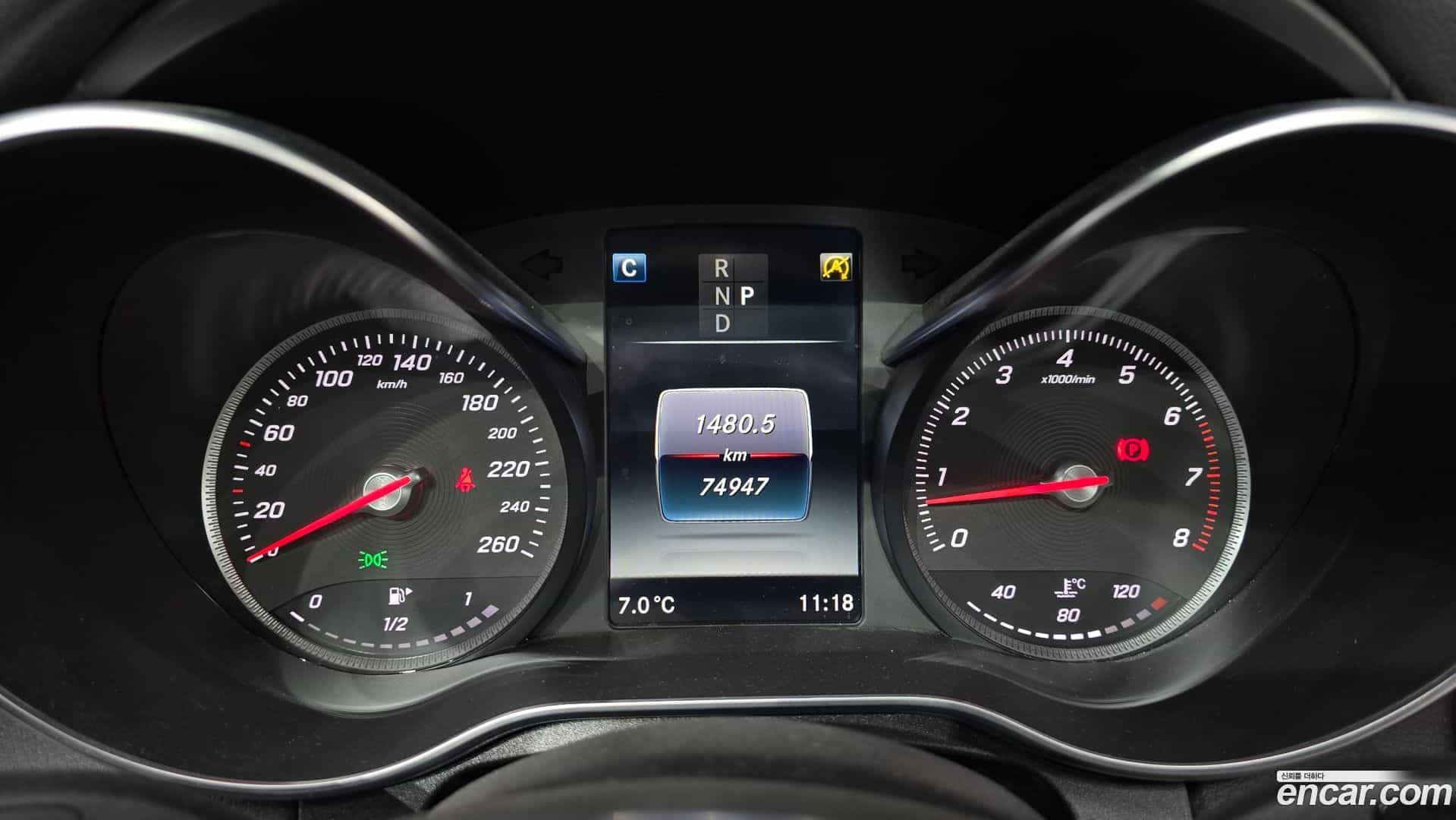 C-Class Mercedes-Benz 2017.0-INNER-008