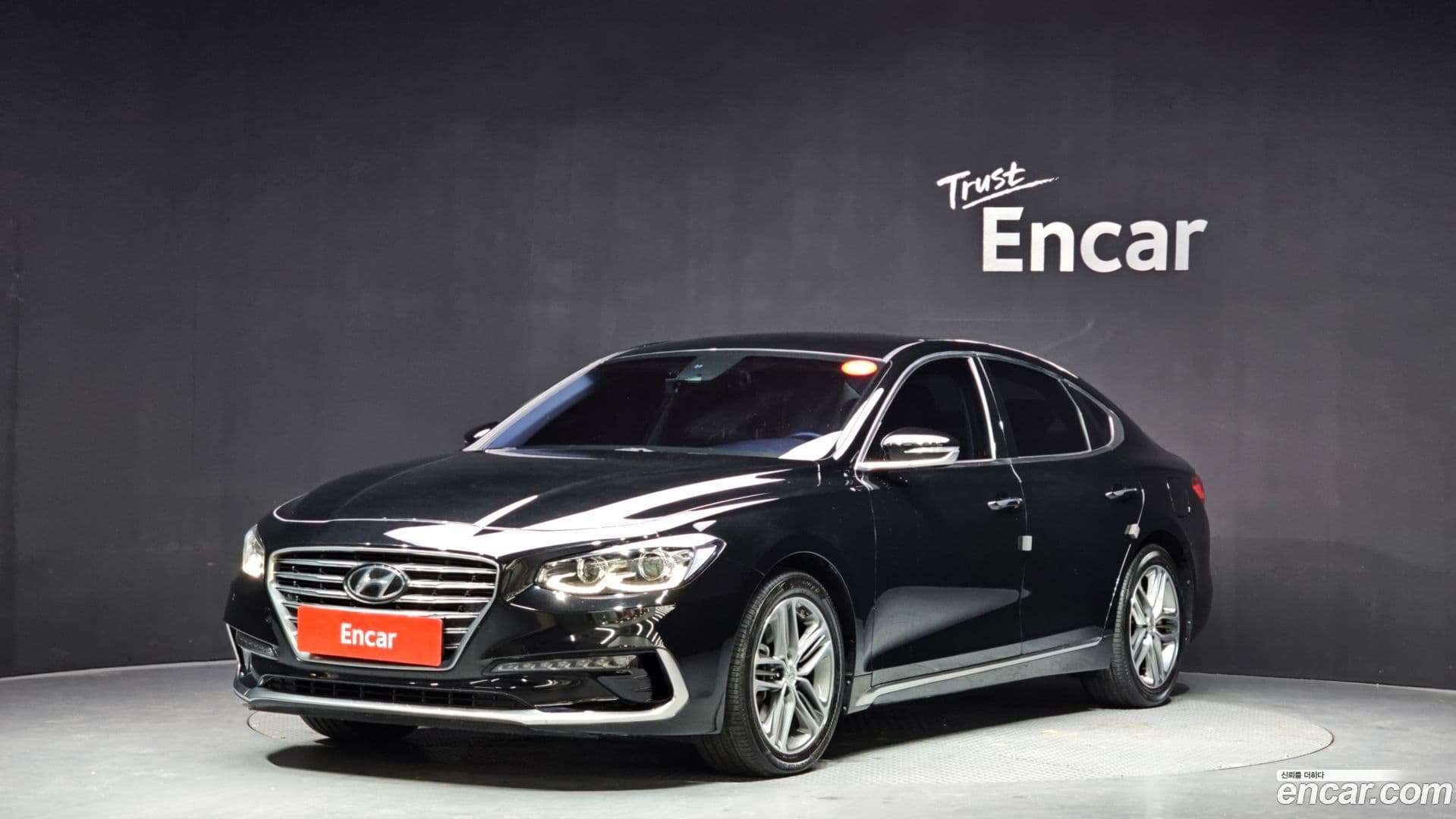 Main__Slider__Photo:Grandeur Hyundai 2017.8-0