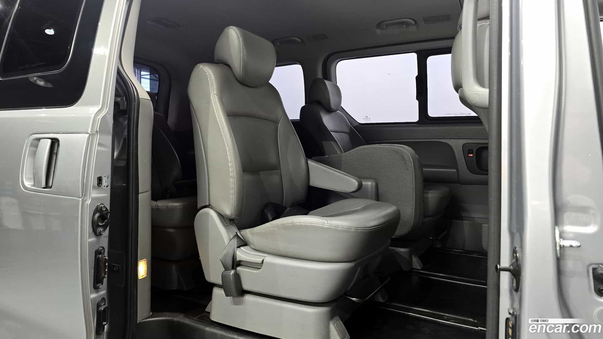 Starex Hyundai 2018.1-OPTION-016