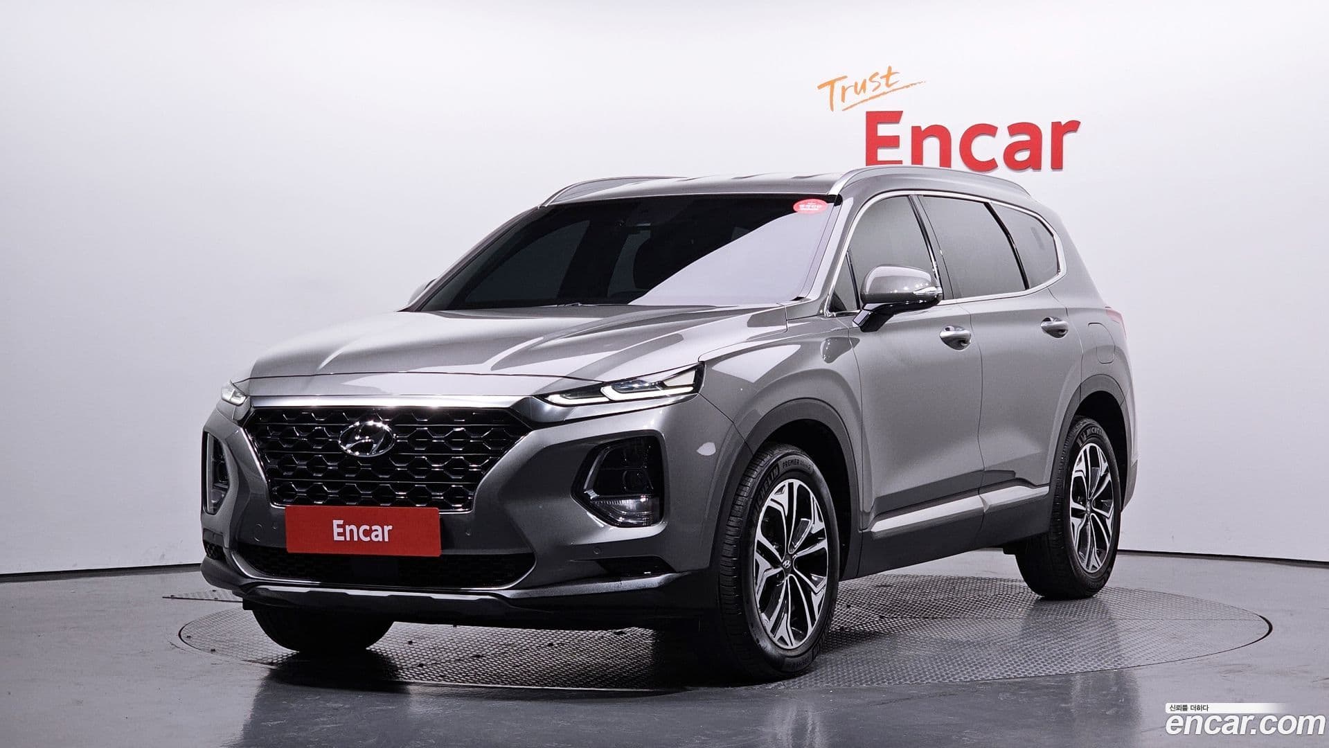 Main__Slider__Photo:Santafe Hyundai 2018.3-0