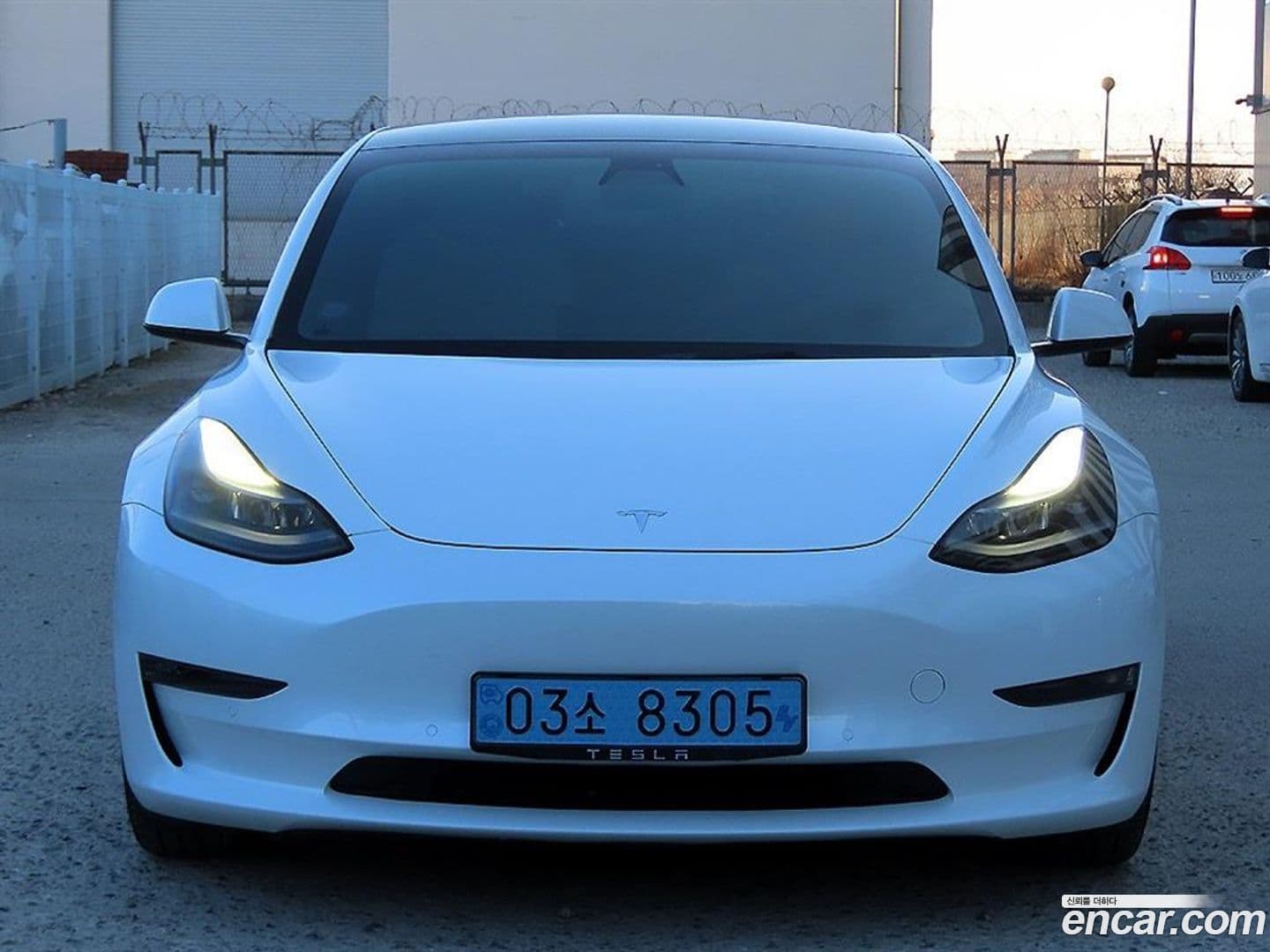 Main__Slider__Photo:Model 3 Tesla 2022.2-0