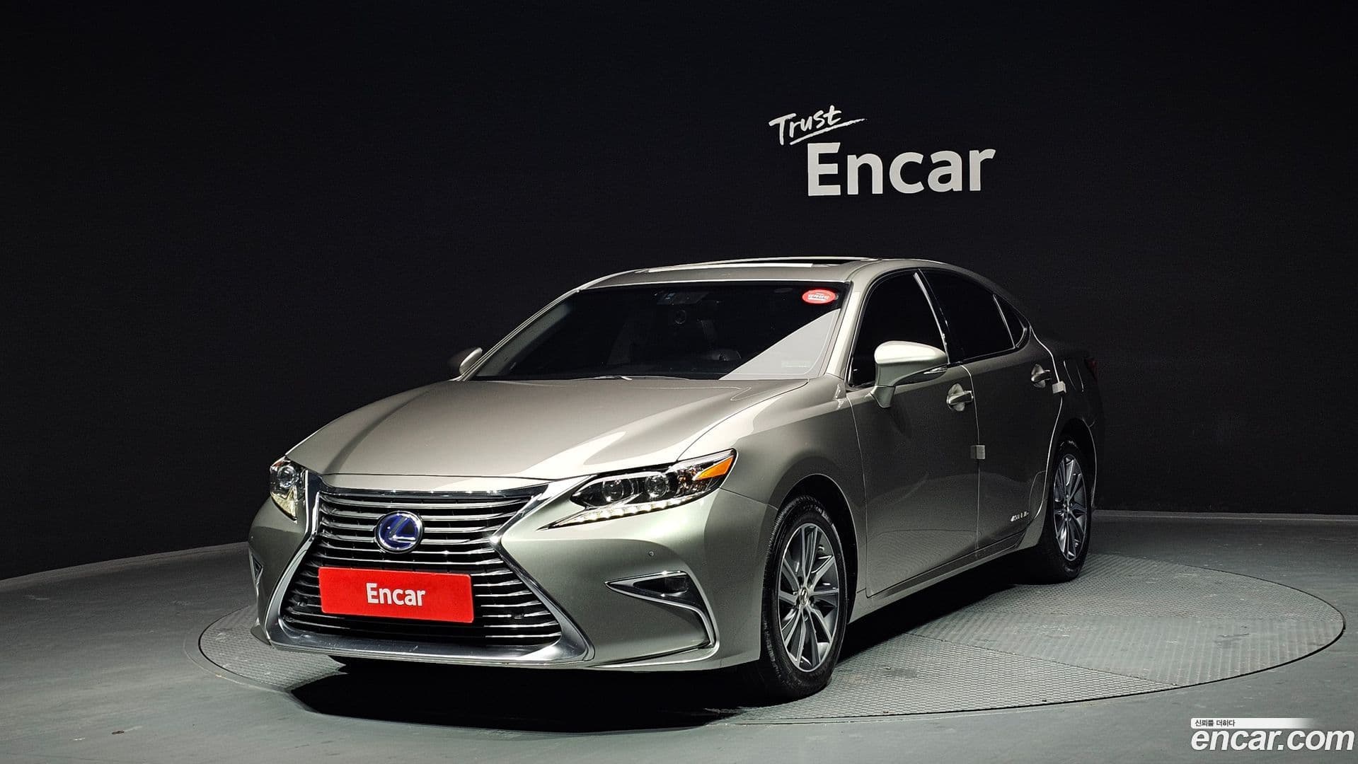 Main__Slider__Photo:ES Lexus 2018.6-0