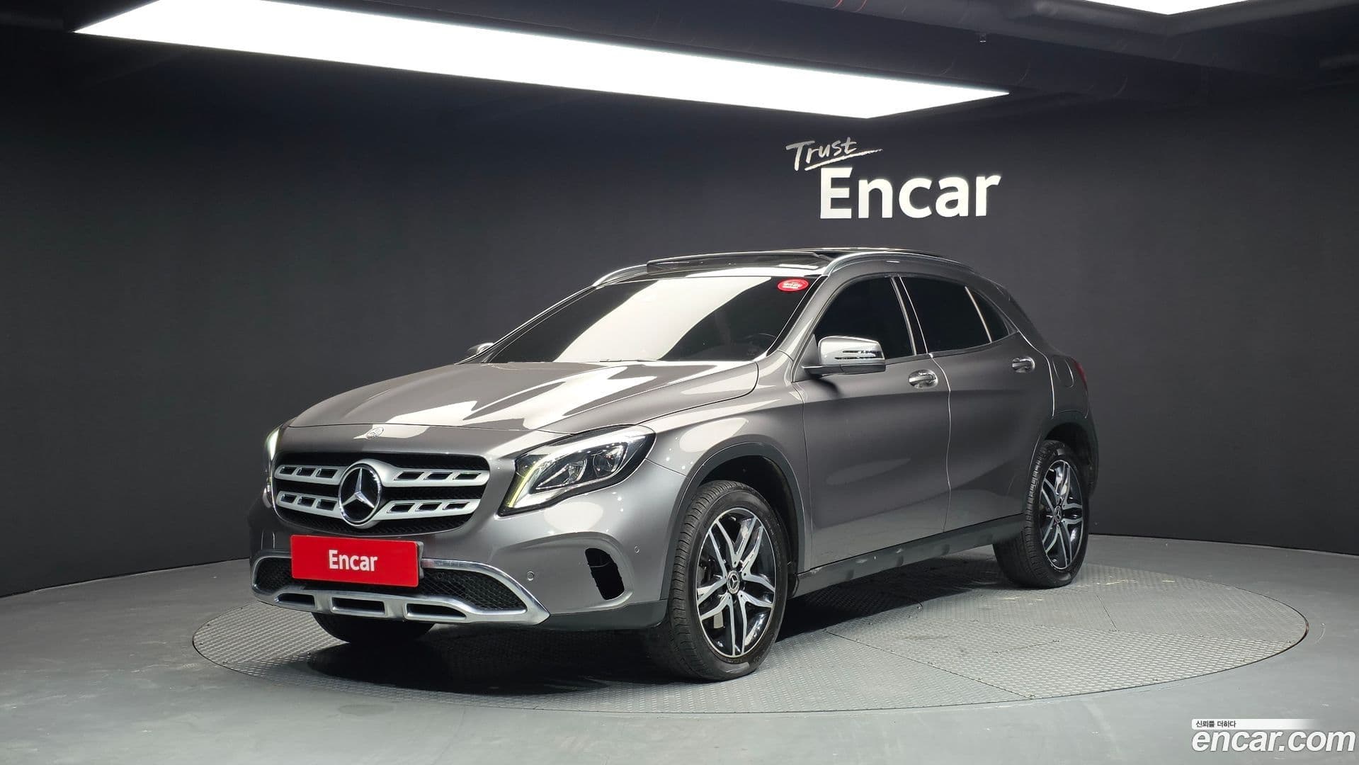 Main__Slider__Photo:GLA-Class Mercedes-Benz 2018.0-0