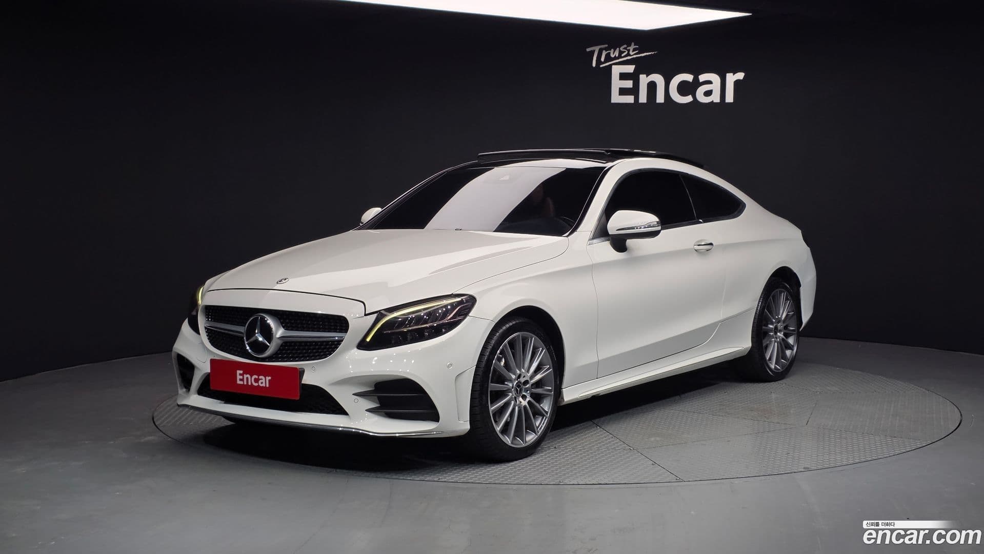 Main__Slider__Photo:C-Class Mercedes-Benz 2019.8-0